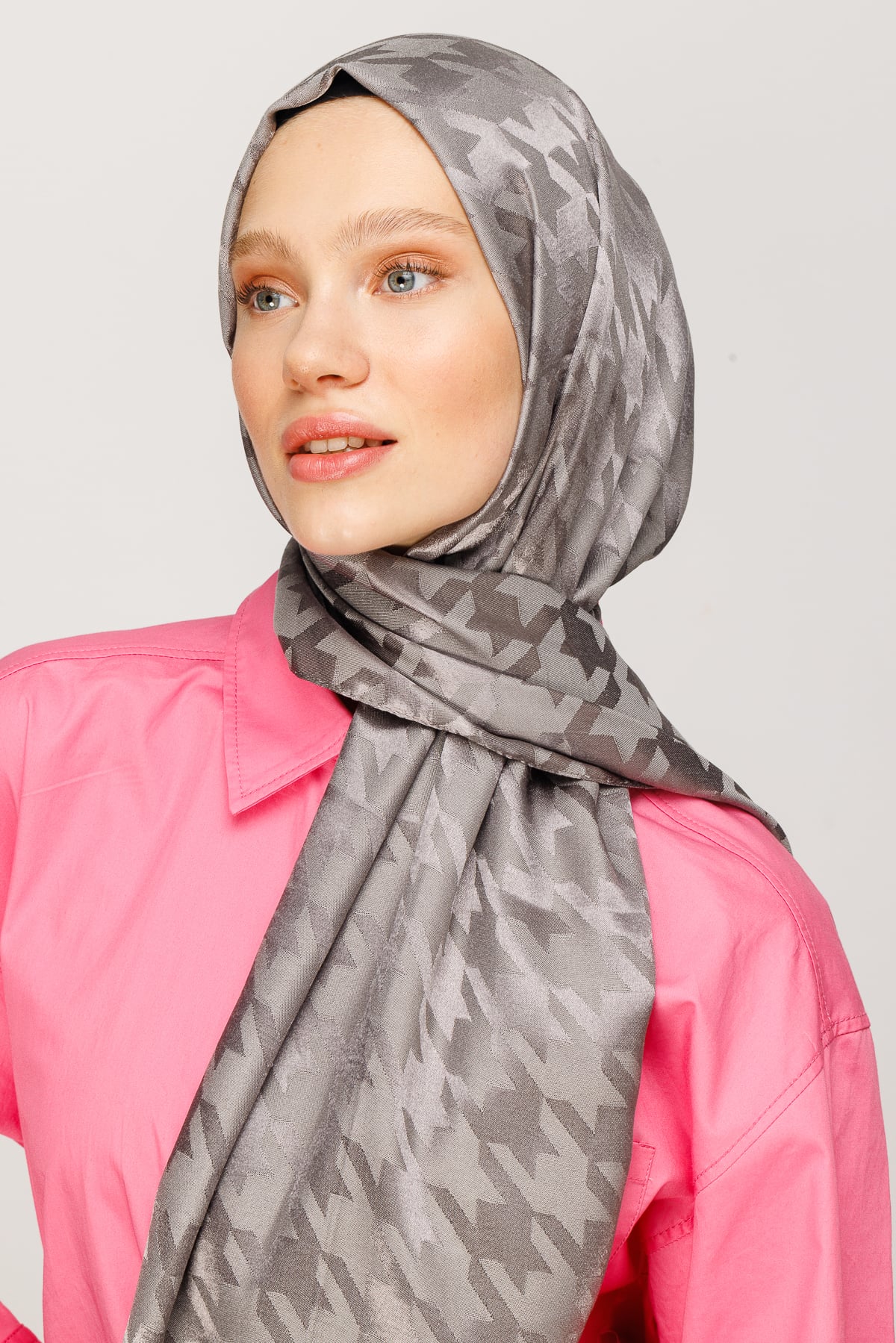 Toptan Kazayağı Desen Parlak Jakar Şal - Duman