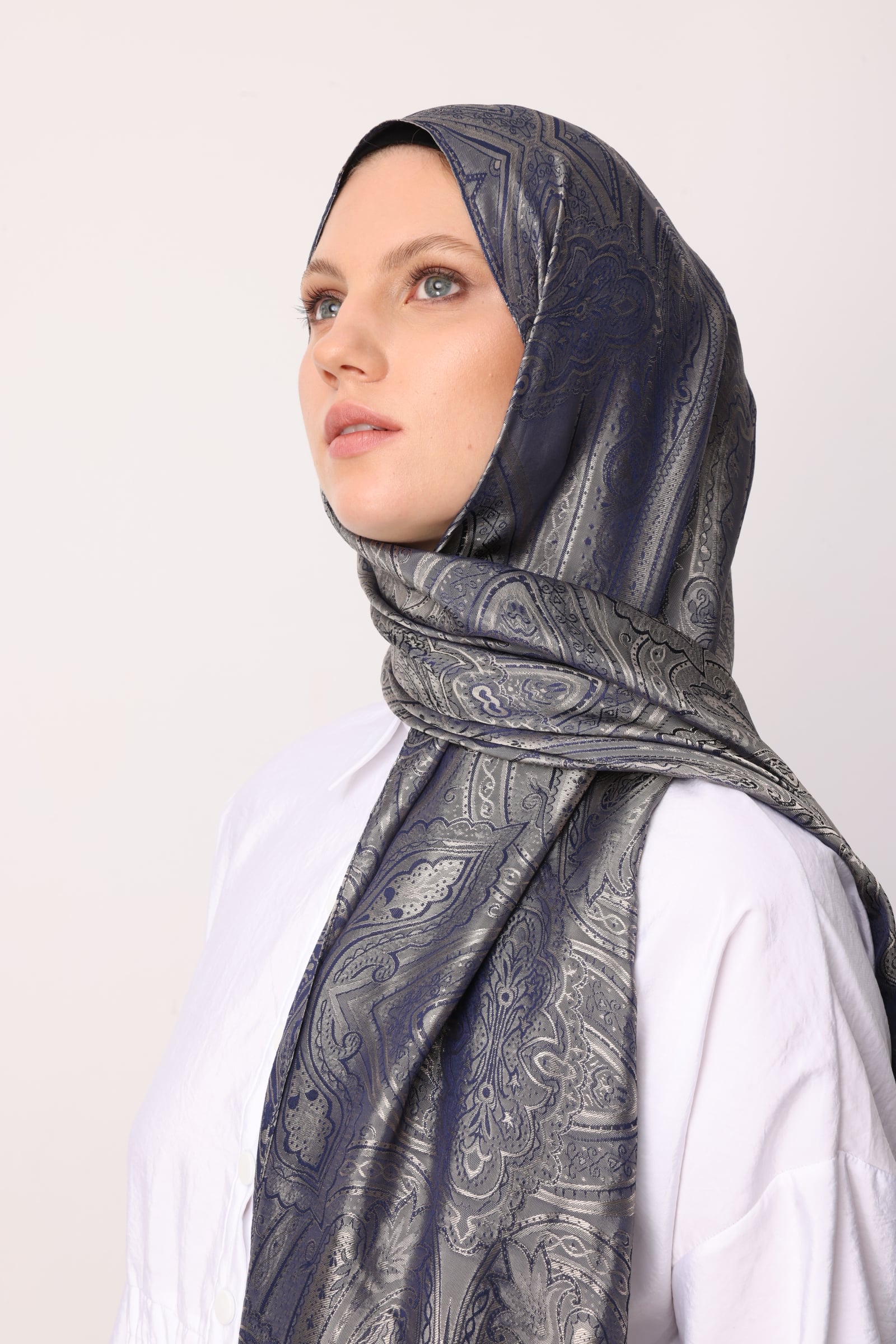 Liva Pattern Shine Line Shawl - Navy Blue-Beige