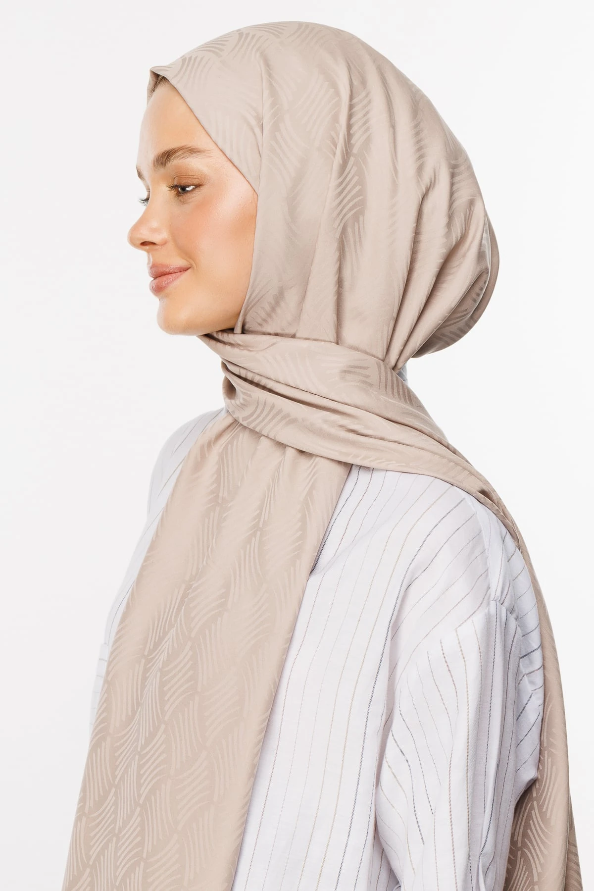 Aura Pattern Silk Jacquard Shawl - Beige