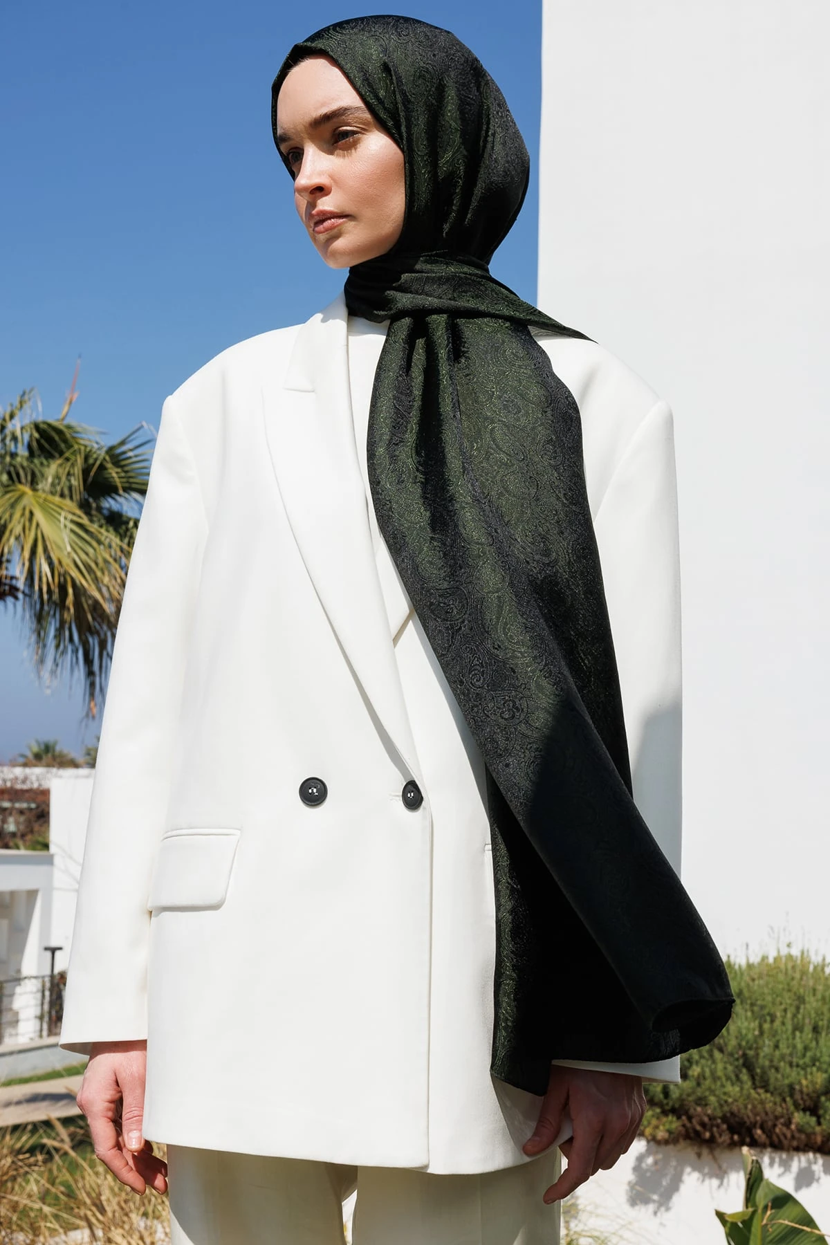 Moren Pattern Shine Line Shawl - Black-Khaki