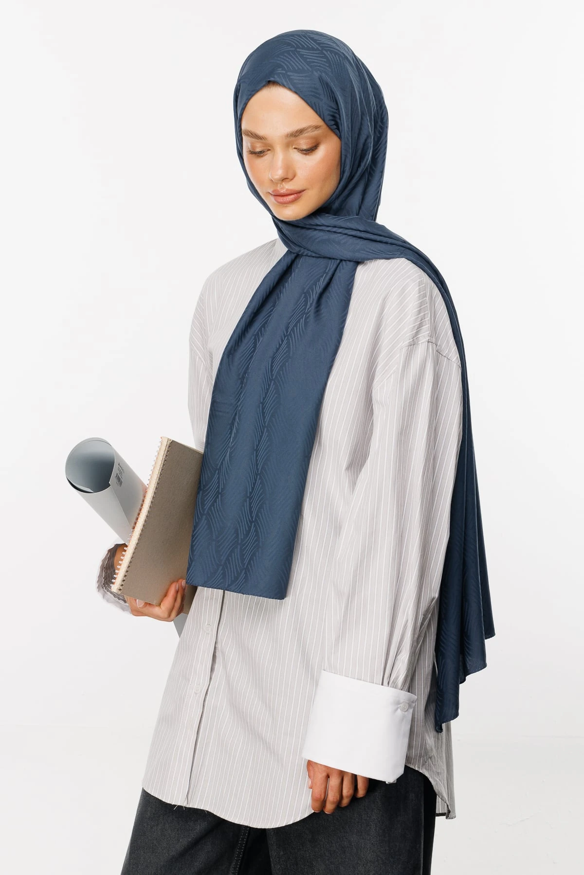 Aura Pattern Silk Jacquard Shawl - Anthracite