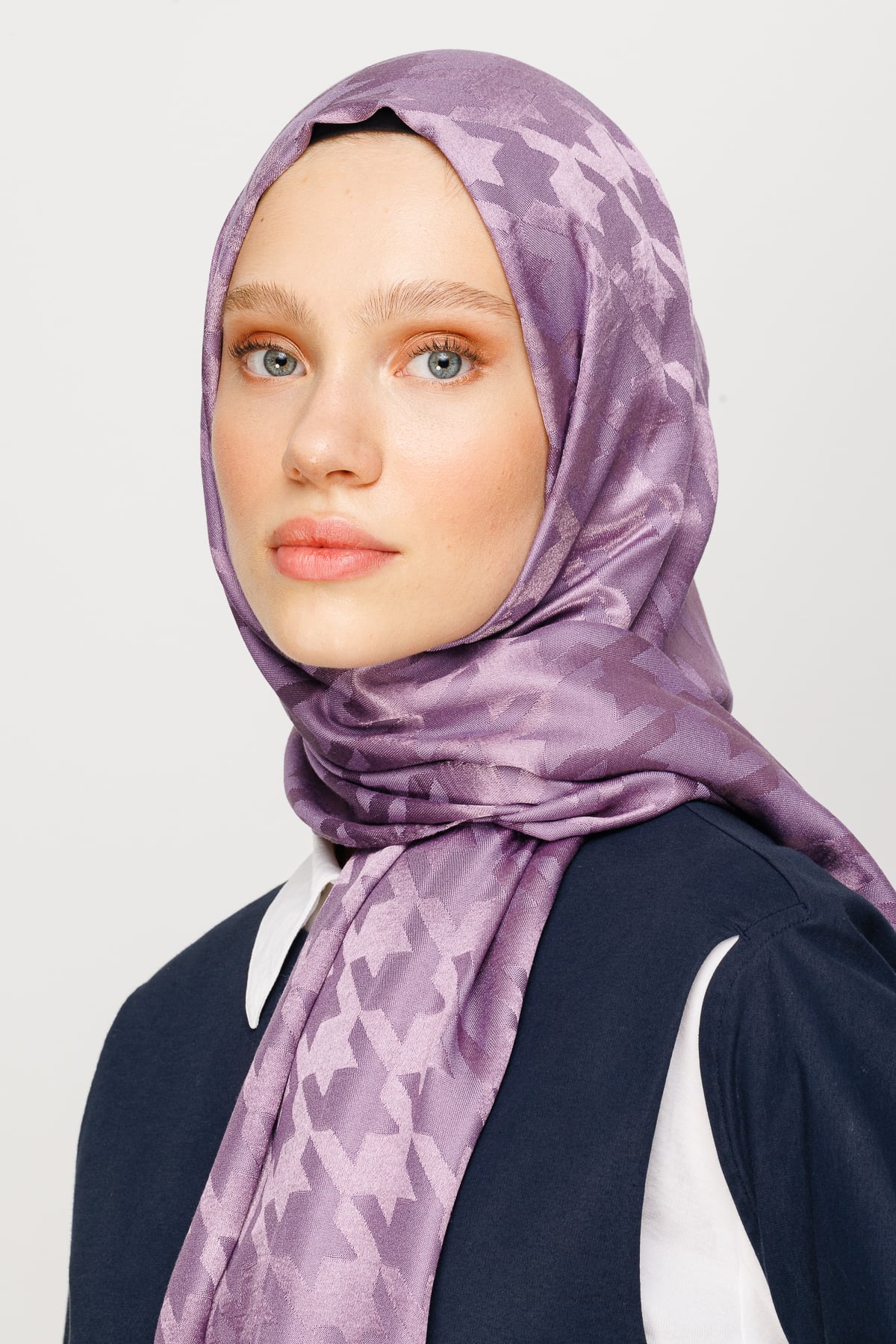 Wholesale Houndstooth Pattern Shiny Jacquard Shawl - Lavender