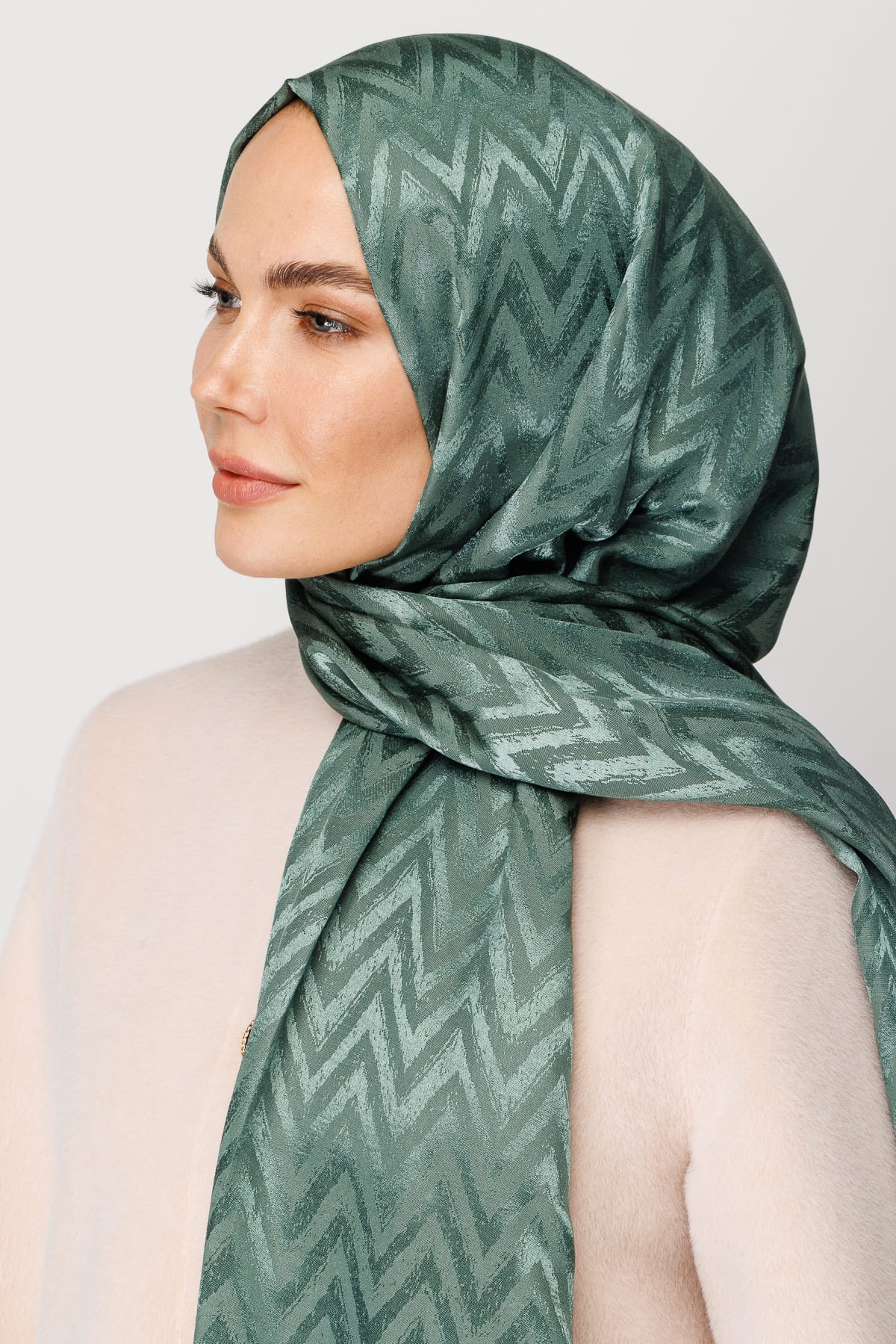 Zigzag Pattern Shiny Jacquard Shawl - Mold Green