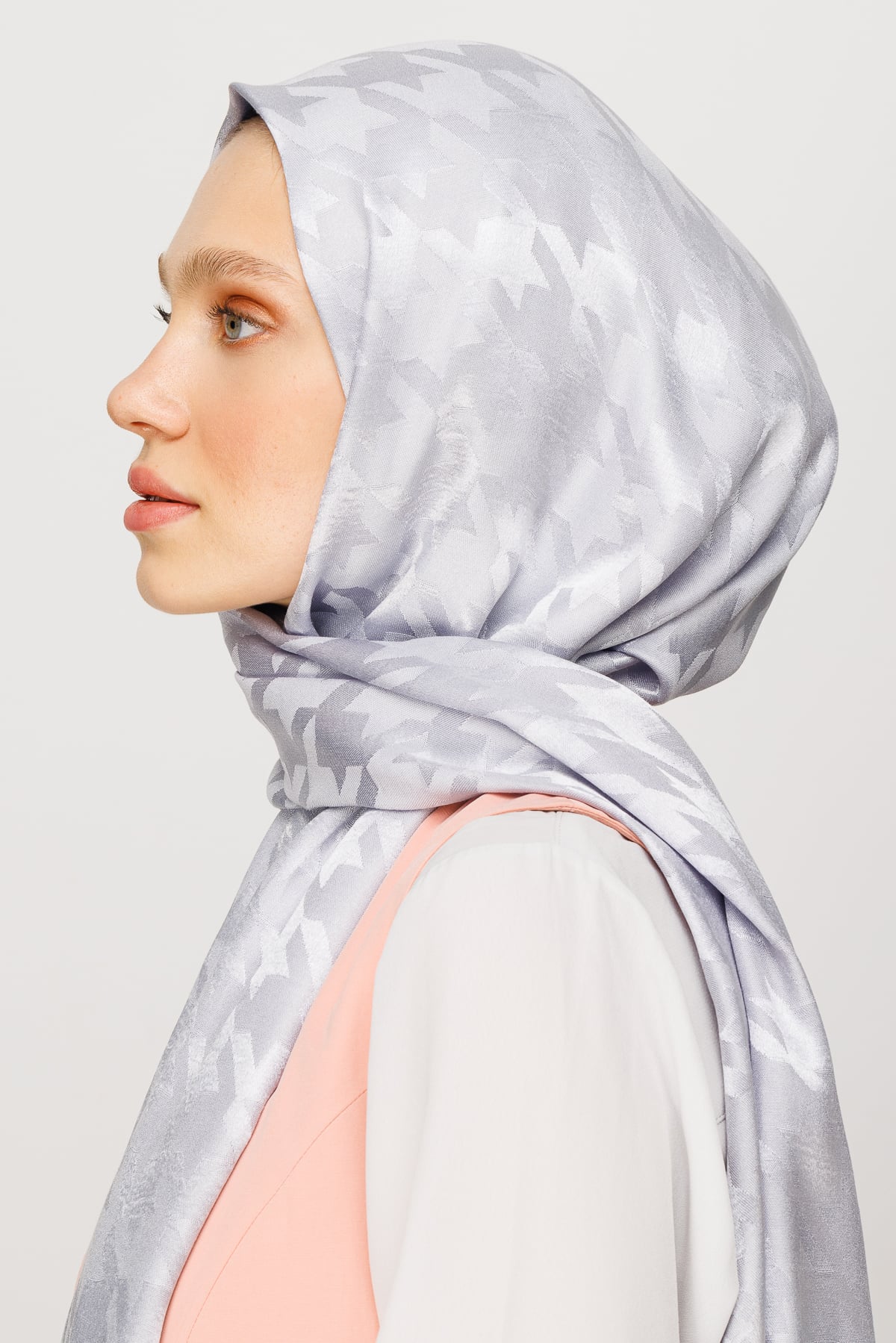 Wholesale Houndstooth Pattern Shiny Jacquard Shawl - Silver