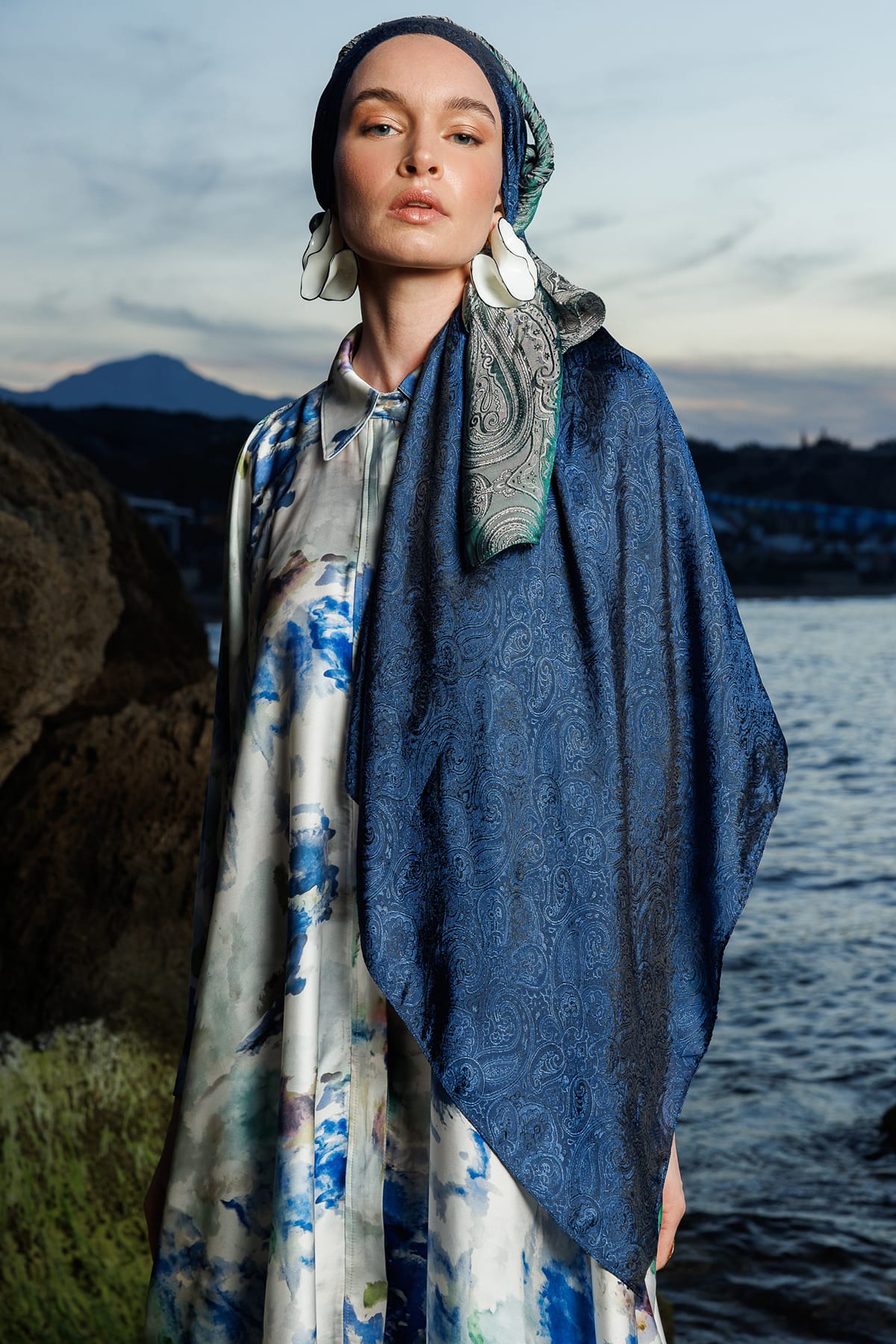 Moren Pattern Shine Line Shawl - Black-Indigo