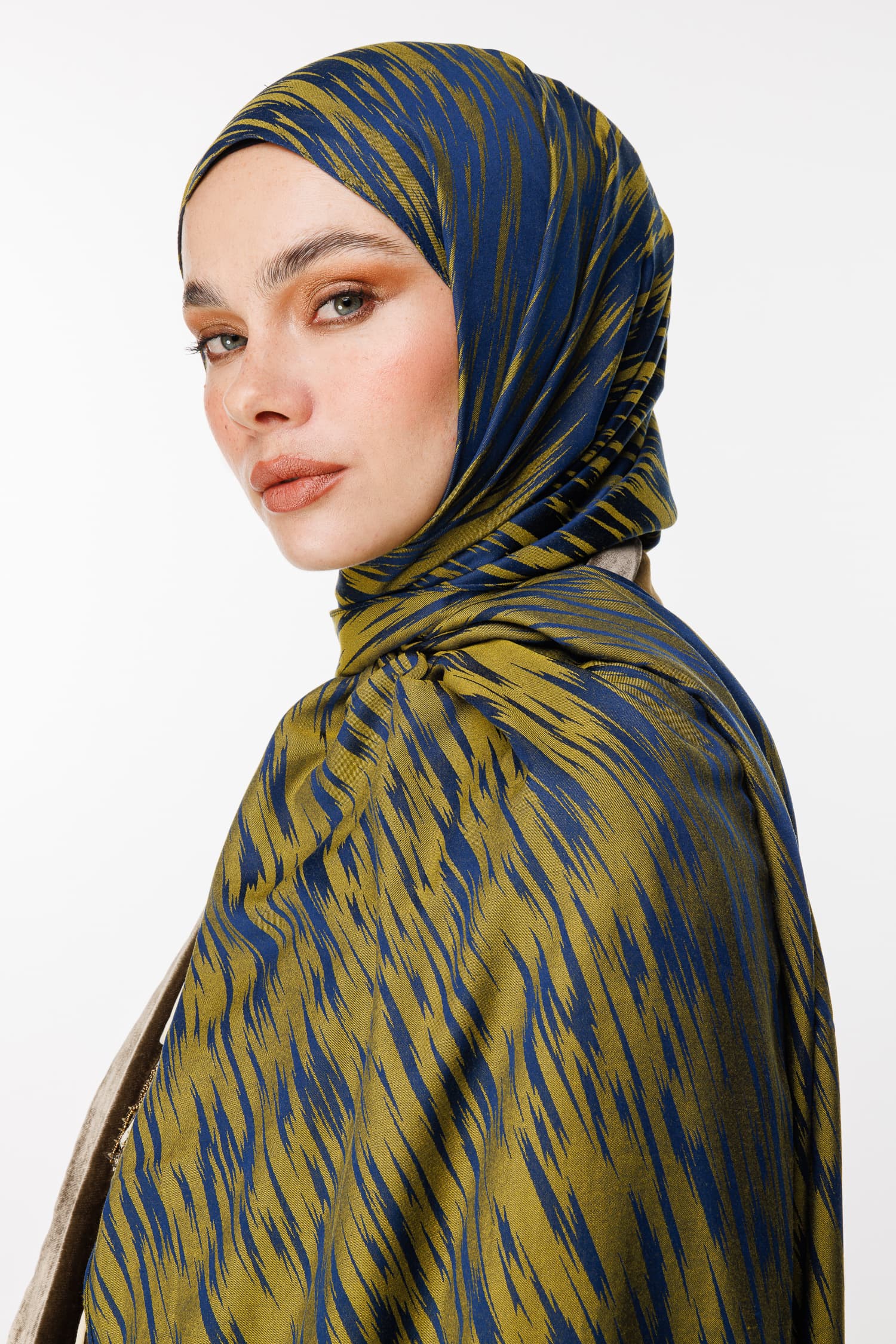 Selis-Pattern Reversible Shawl - Navy Blue-Oil Green