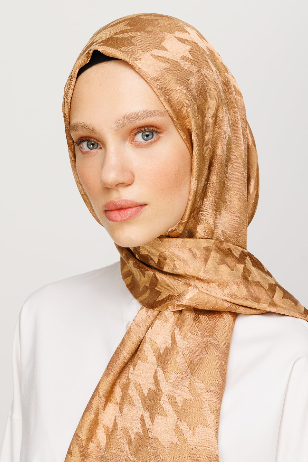 Wholesale Houndstooth Pattern Shiny Jacquard Shawl - Biscuit