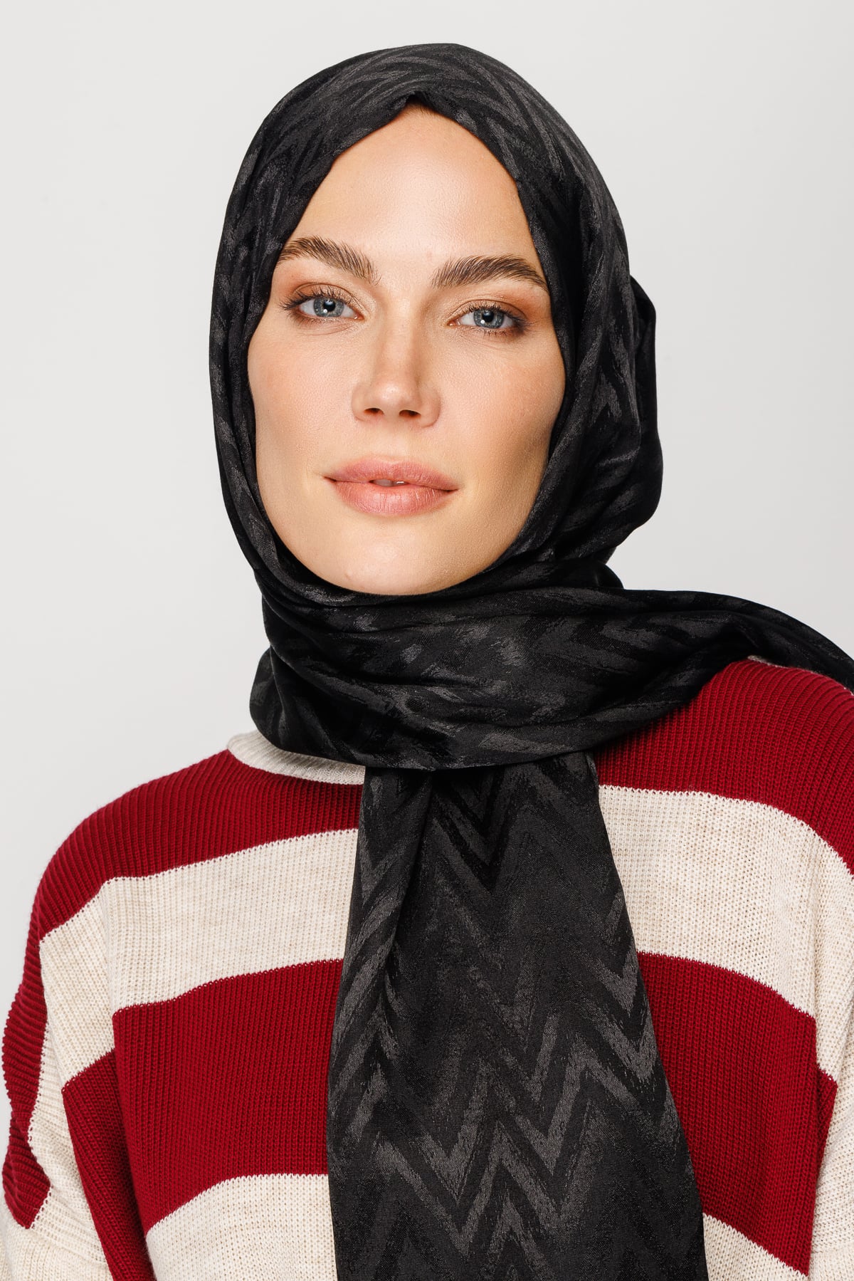 Zigzag Pattern Shiny Jacquard Shawl - Black