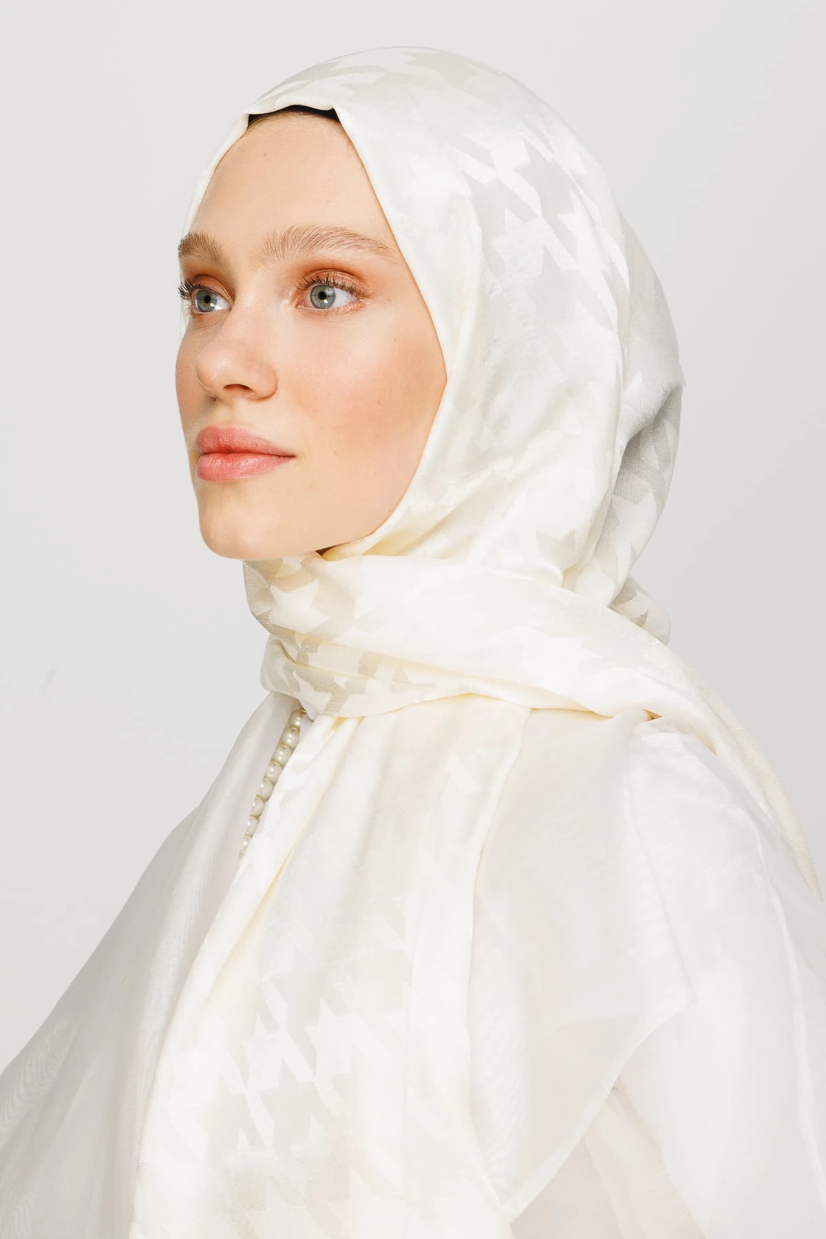 Wholesale Houndstooth Pattern Shiny Jacquard Shawl - Ecru