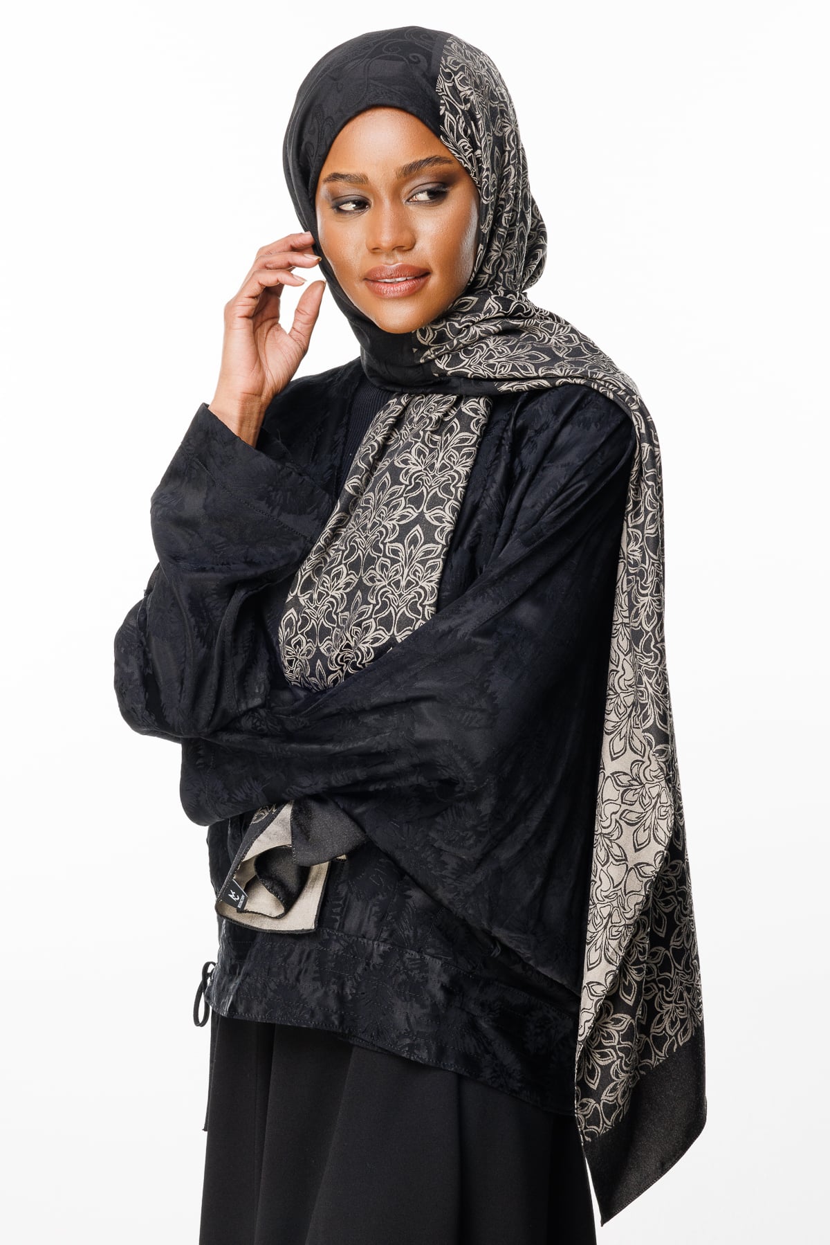 Nora-Pattern Reversible Shawl - Black-Beige