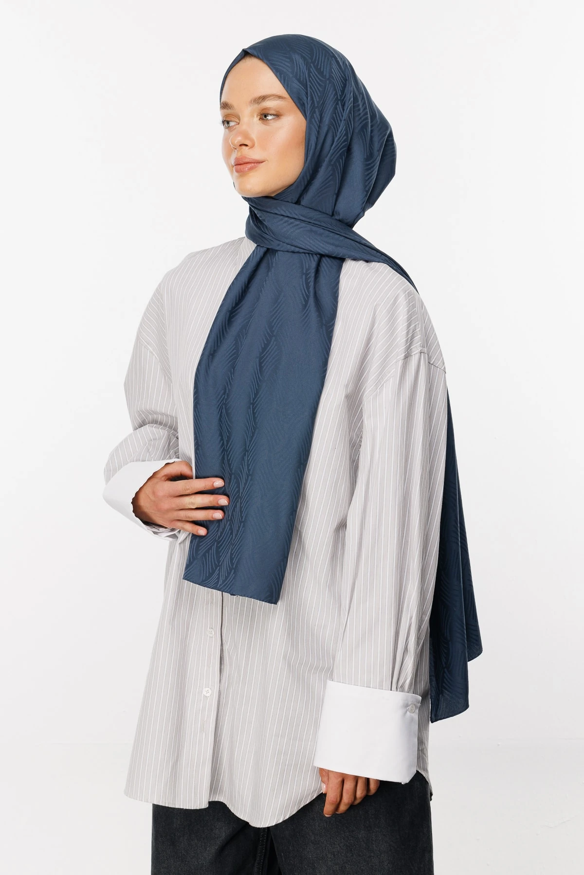 Aura Pattern Silk Jacquard Shawl - Anthracite