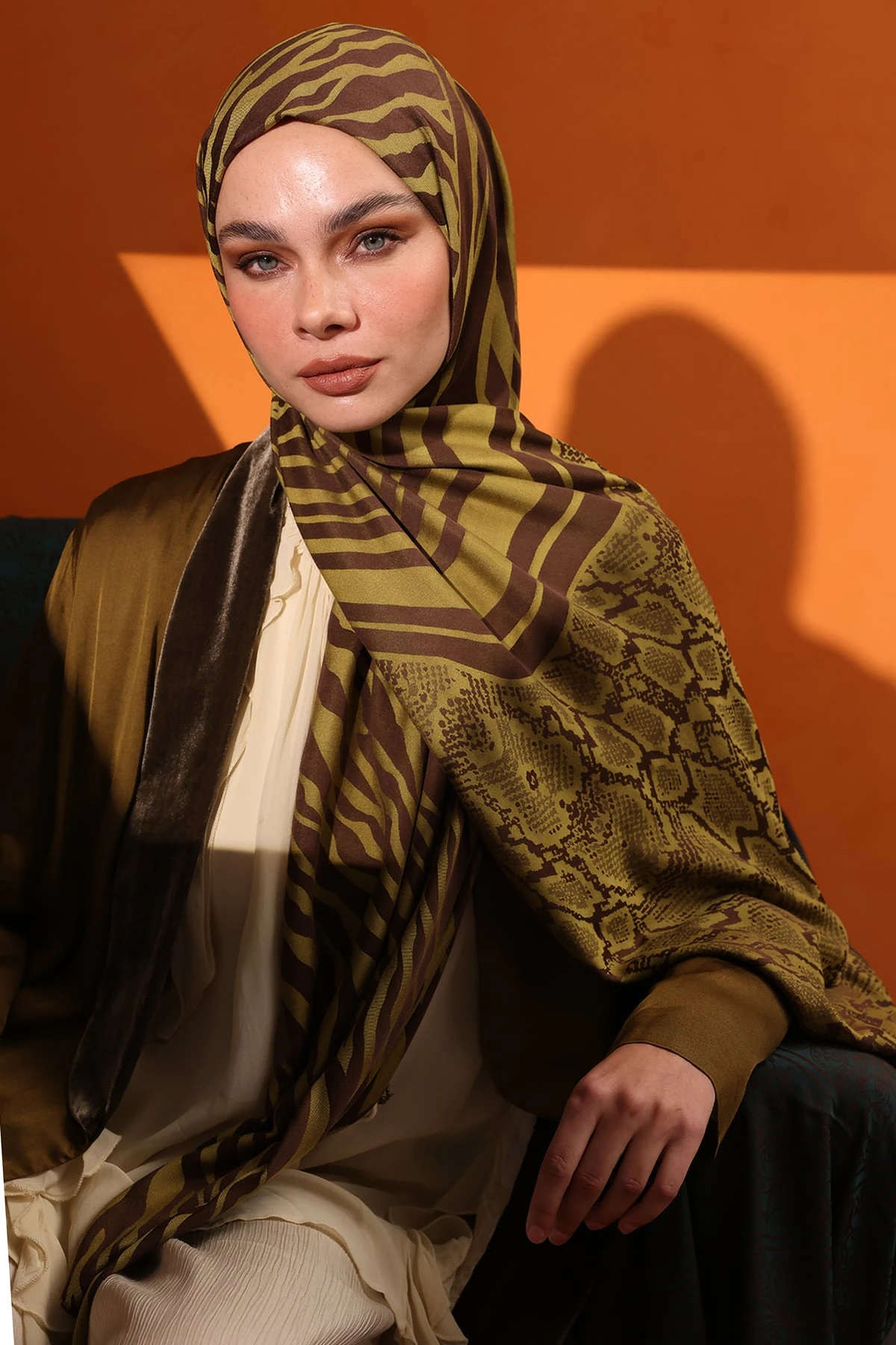 Riad-Pattern Reversible Shawl - Bitter Coffee-Salmon