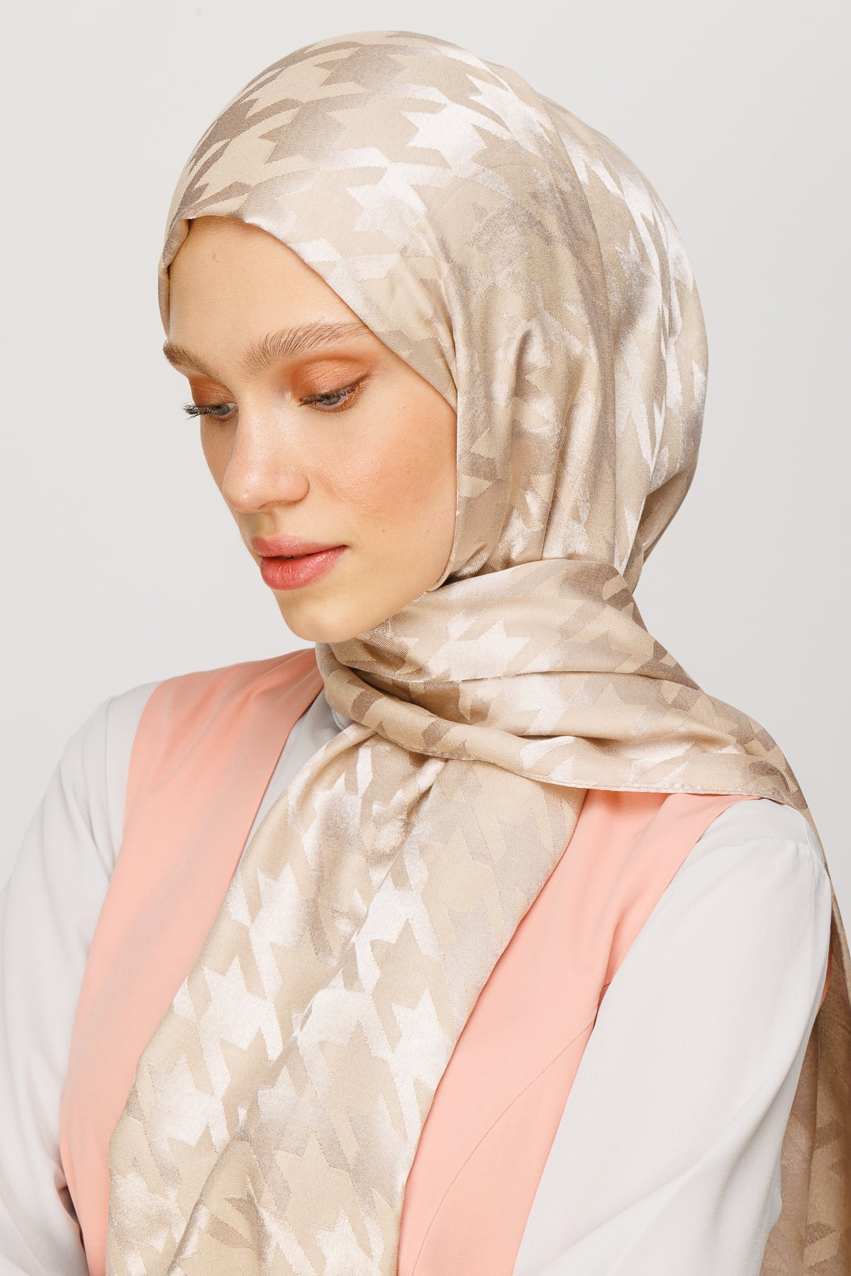 Wholesale Houndstooth Pattern Shiny Jacquard Shawl - Beige