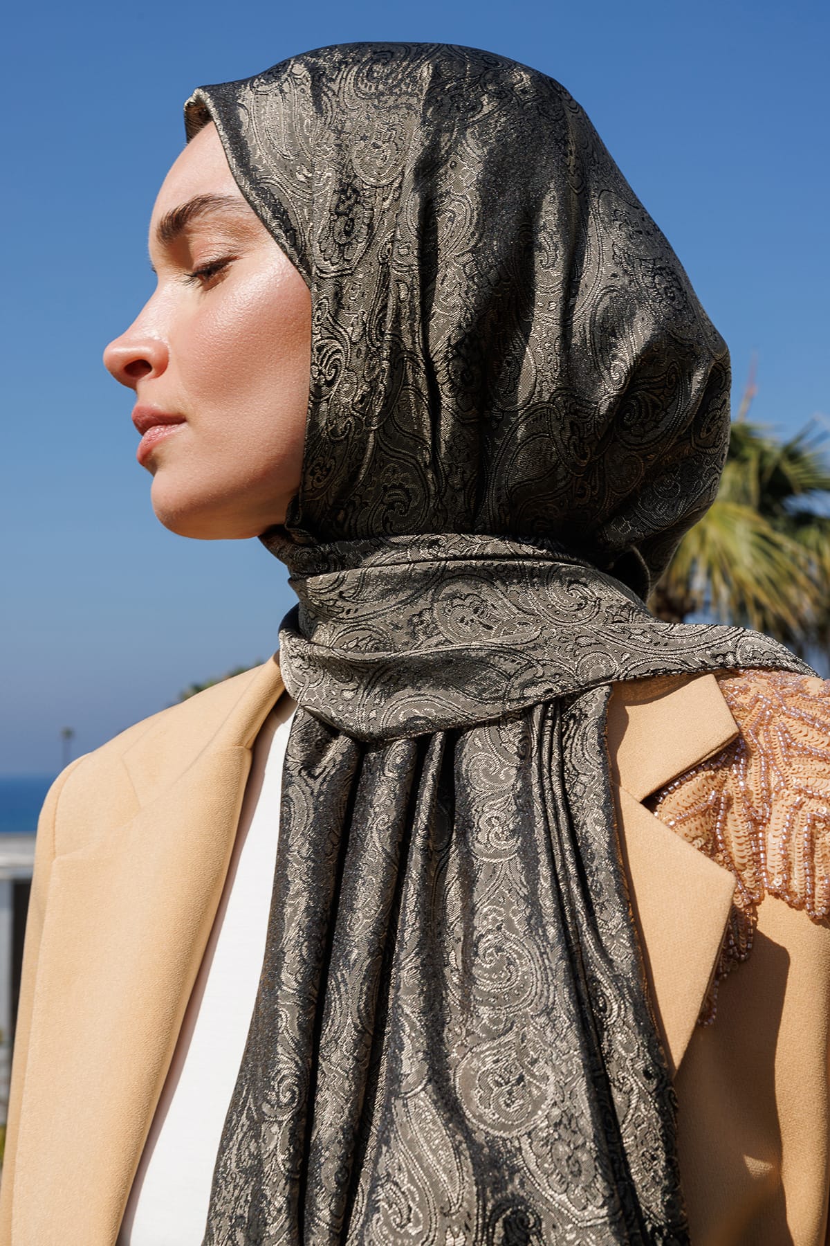 Moren Pattern Shine Line Shawl - Black-Beige