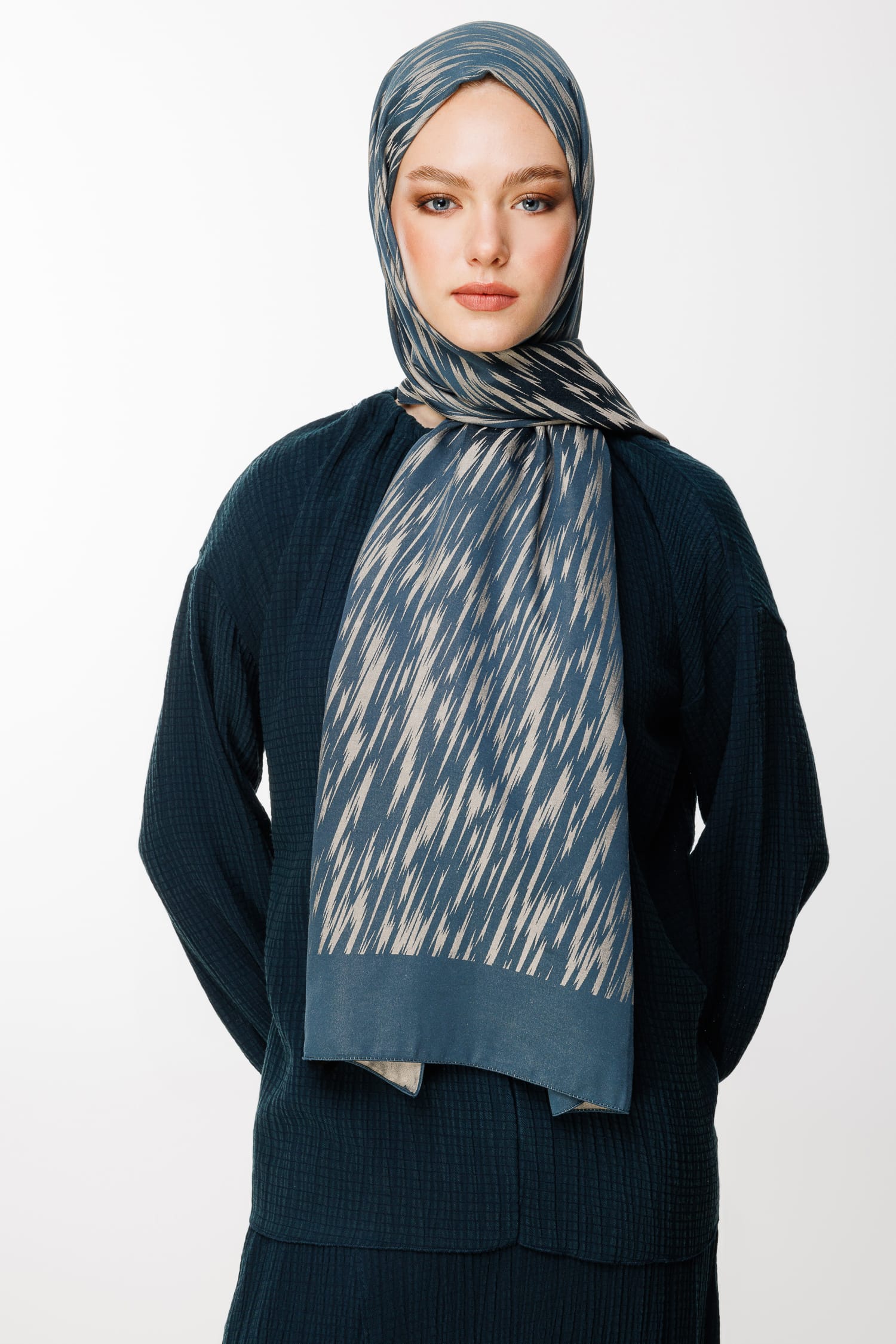 Selis-Pattern Reversible Shawl - Petrol Blue-Beige