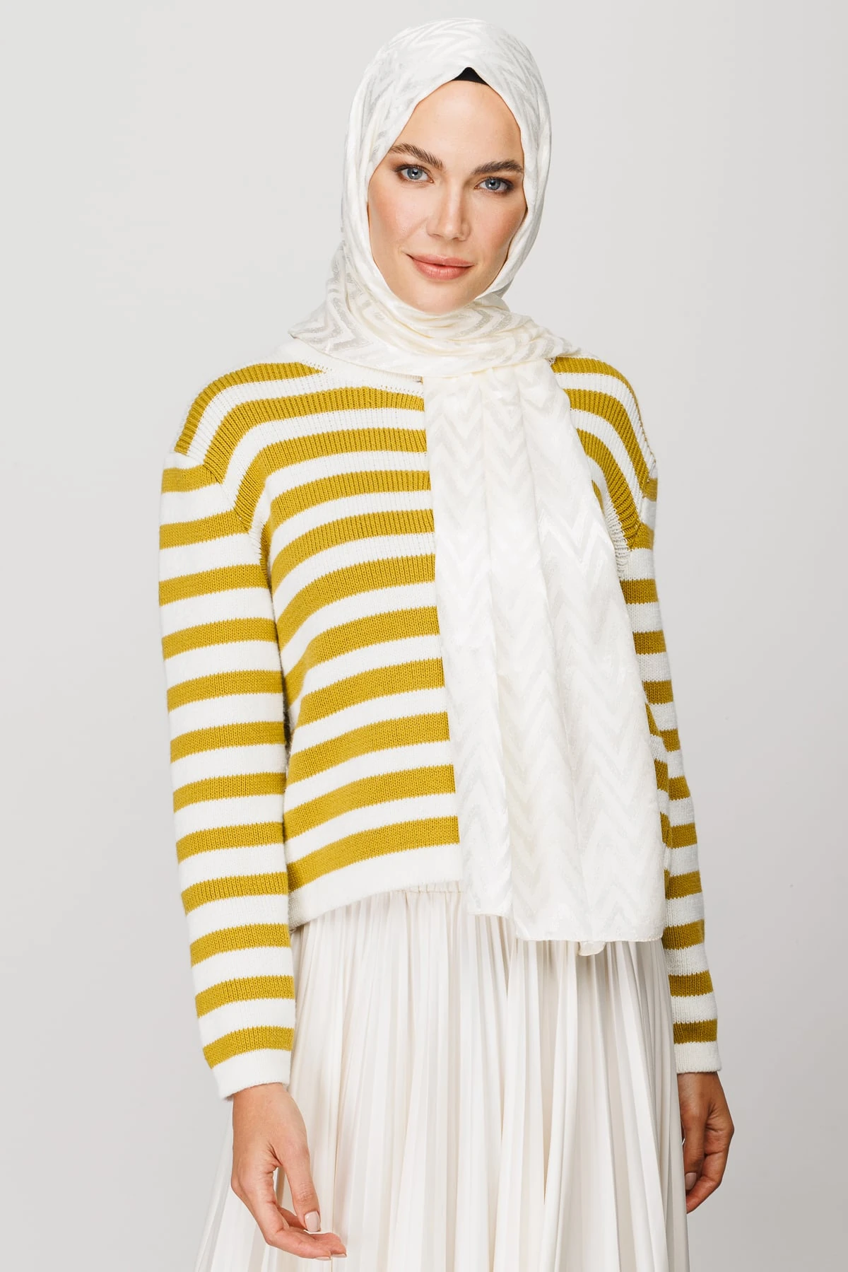 Zigzag Pattern Shiny Jacquard Shawl - Ecru