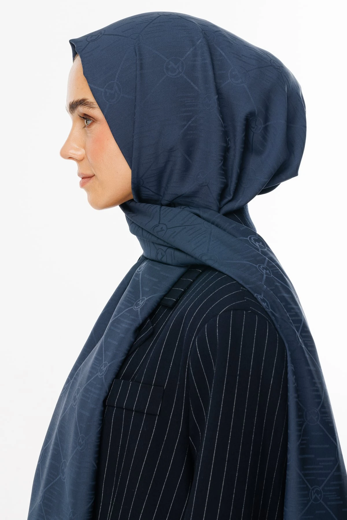 Moon Is Pattern Jacquard Shawl - Anthracite