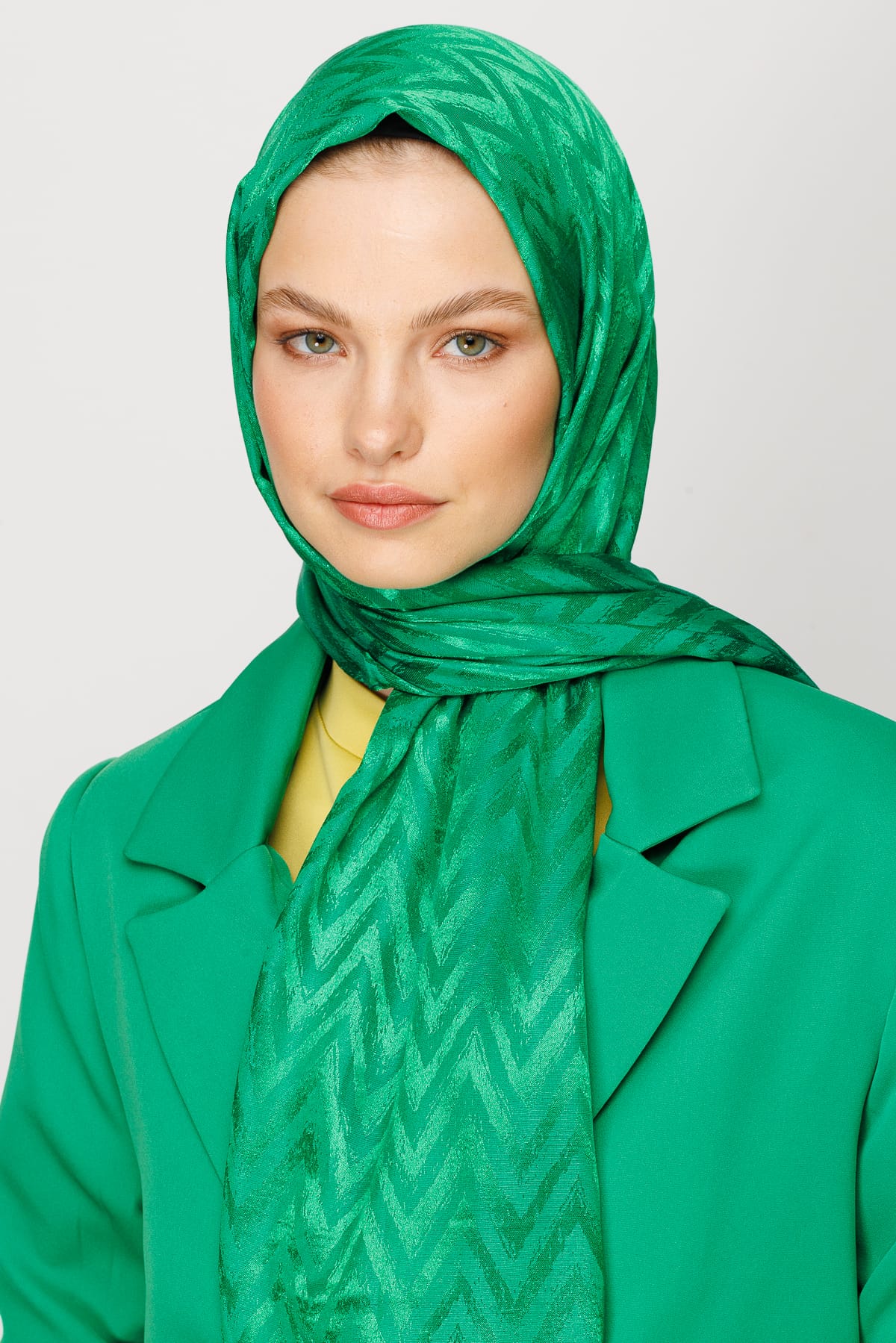 Zigzag Pattern Shiny Jacquard Shawl - Benetton Green