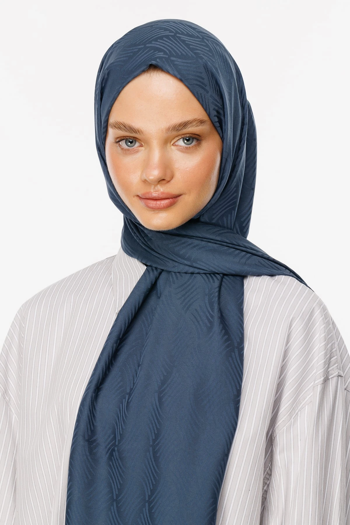 Aura Pattern Silk Jacquard Shawl - Anthracite