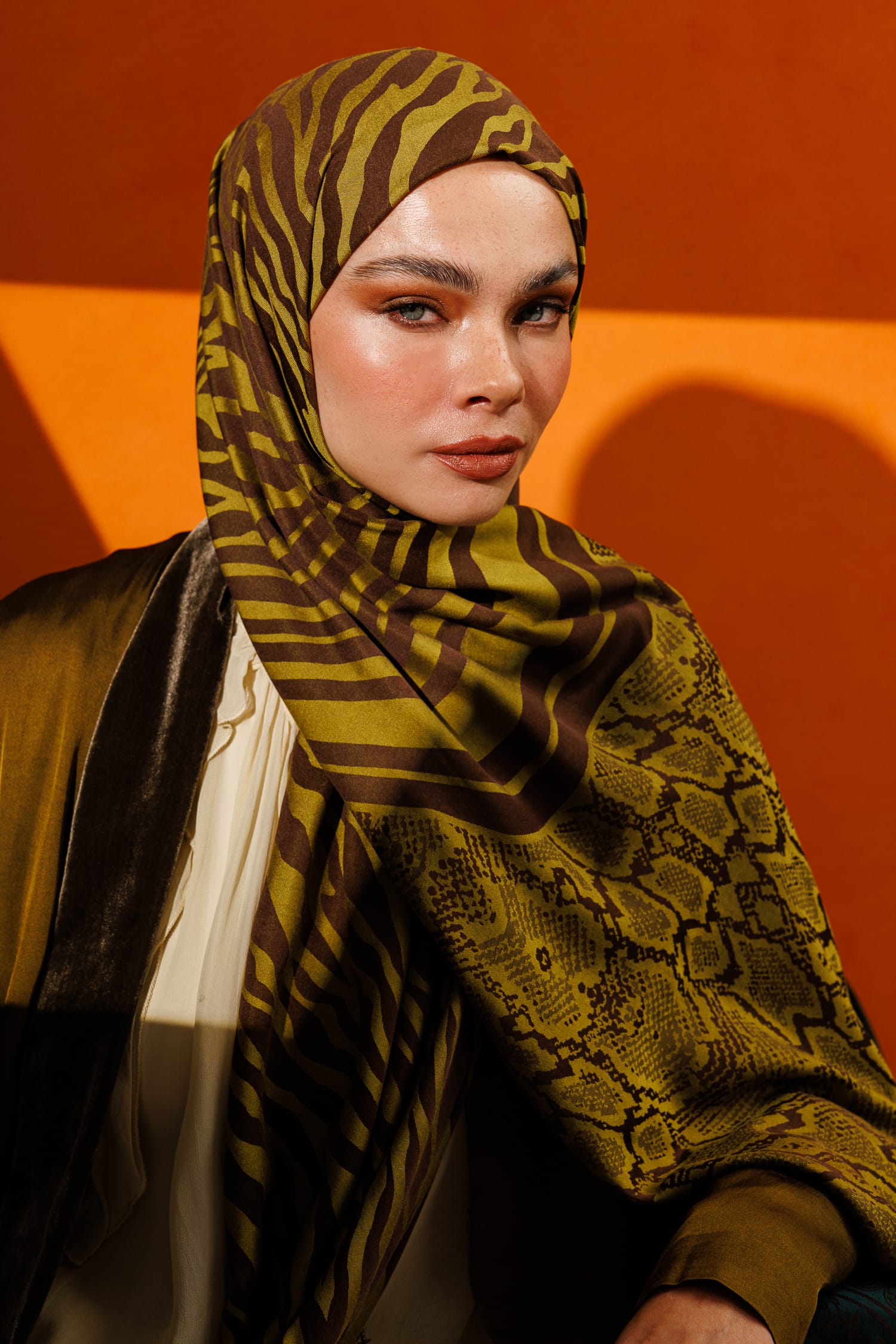 Riad-Pattern Reversible Shawl - Bitter Coffee-Salmon