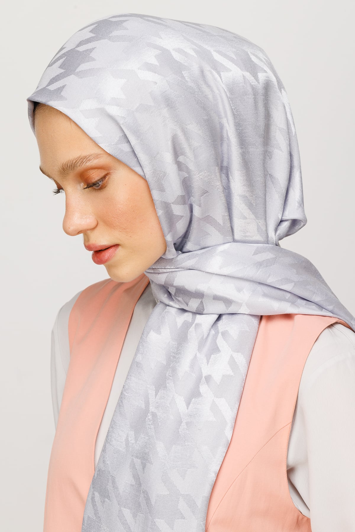 Wholesale Houndstooth Pattern Shiny Jacquard Shawl - Silver