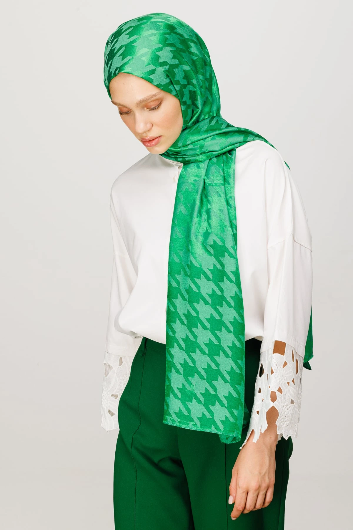 Toptan Kazayağı Desen Parlak Jakar Şal - Benetton Yeşili