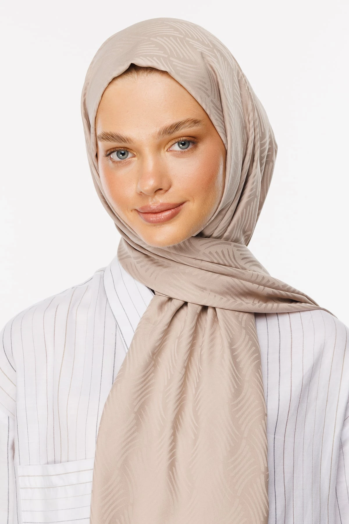 Aura Pattern Silk Jacquard Shawl - Beige