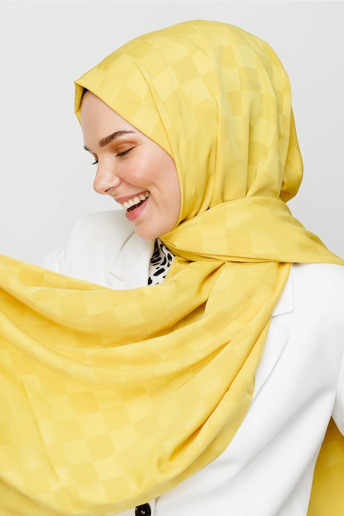 Checkers Pattern Silk Jacquard Shawl - Yellow
