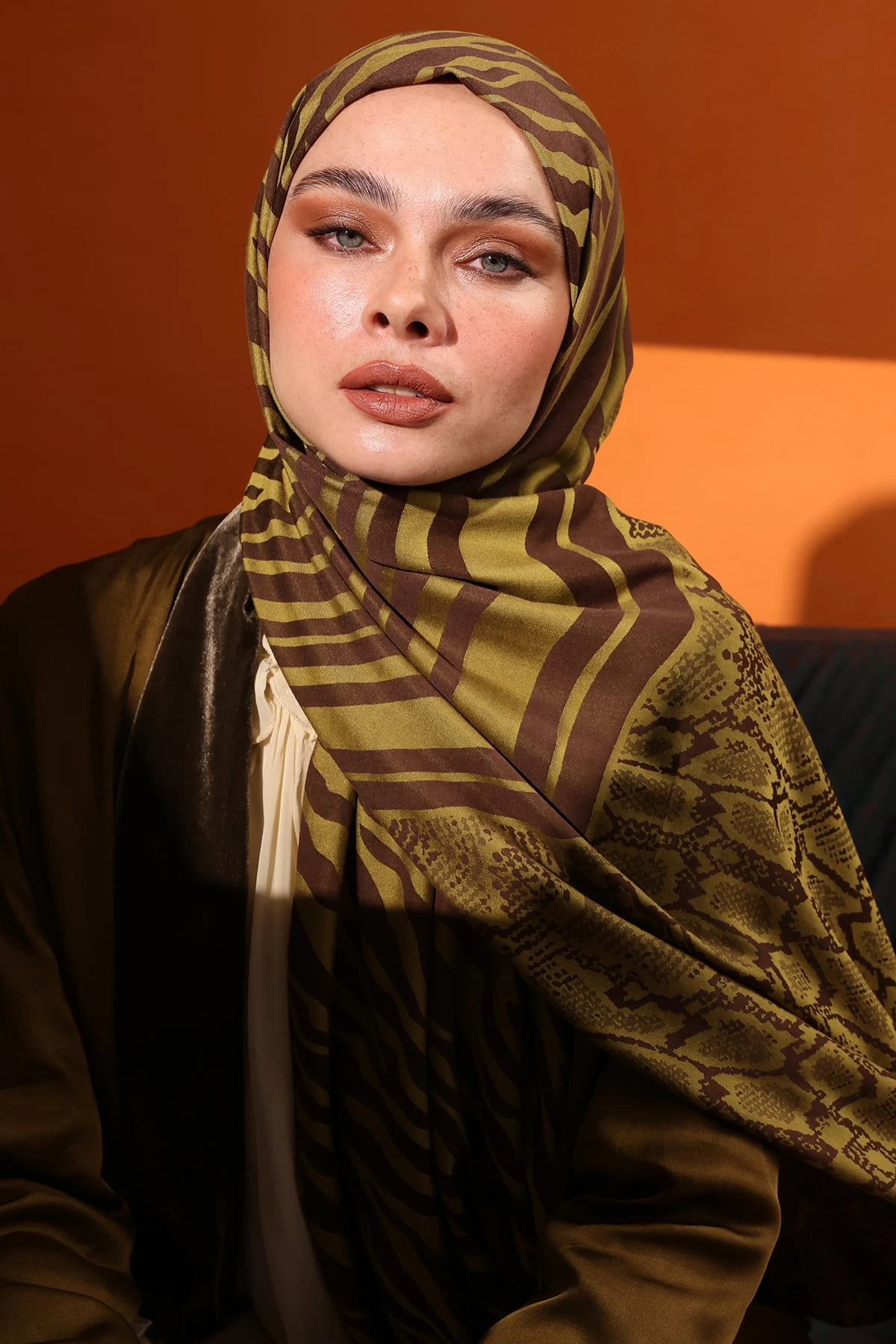 Riad-Pattern Reversible Shawl - Bitter Coffee-Salmon