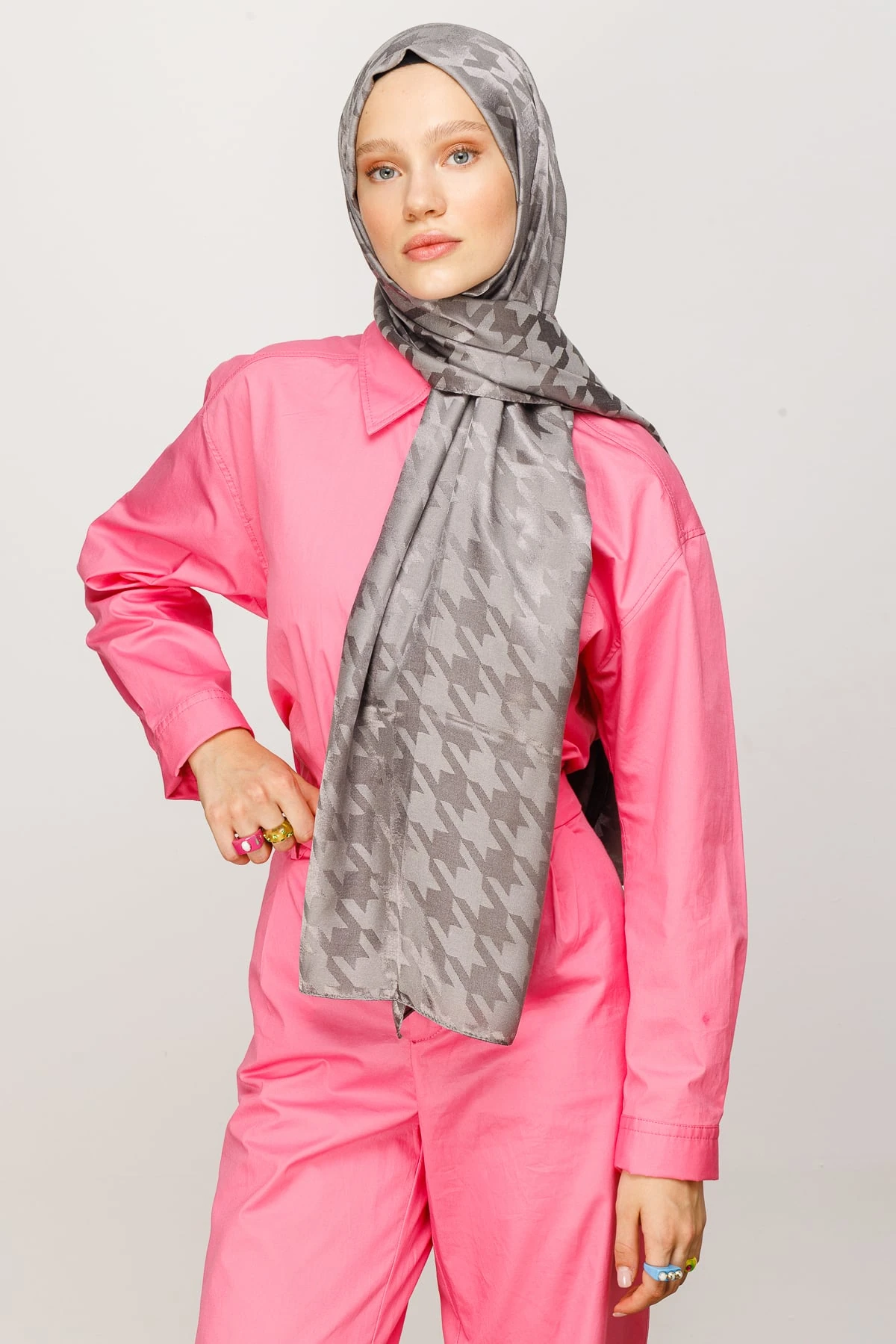 Toptan Kazayağı Desen Parlak Jakar Şal - Duman