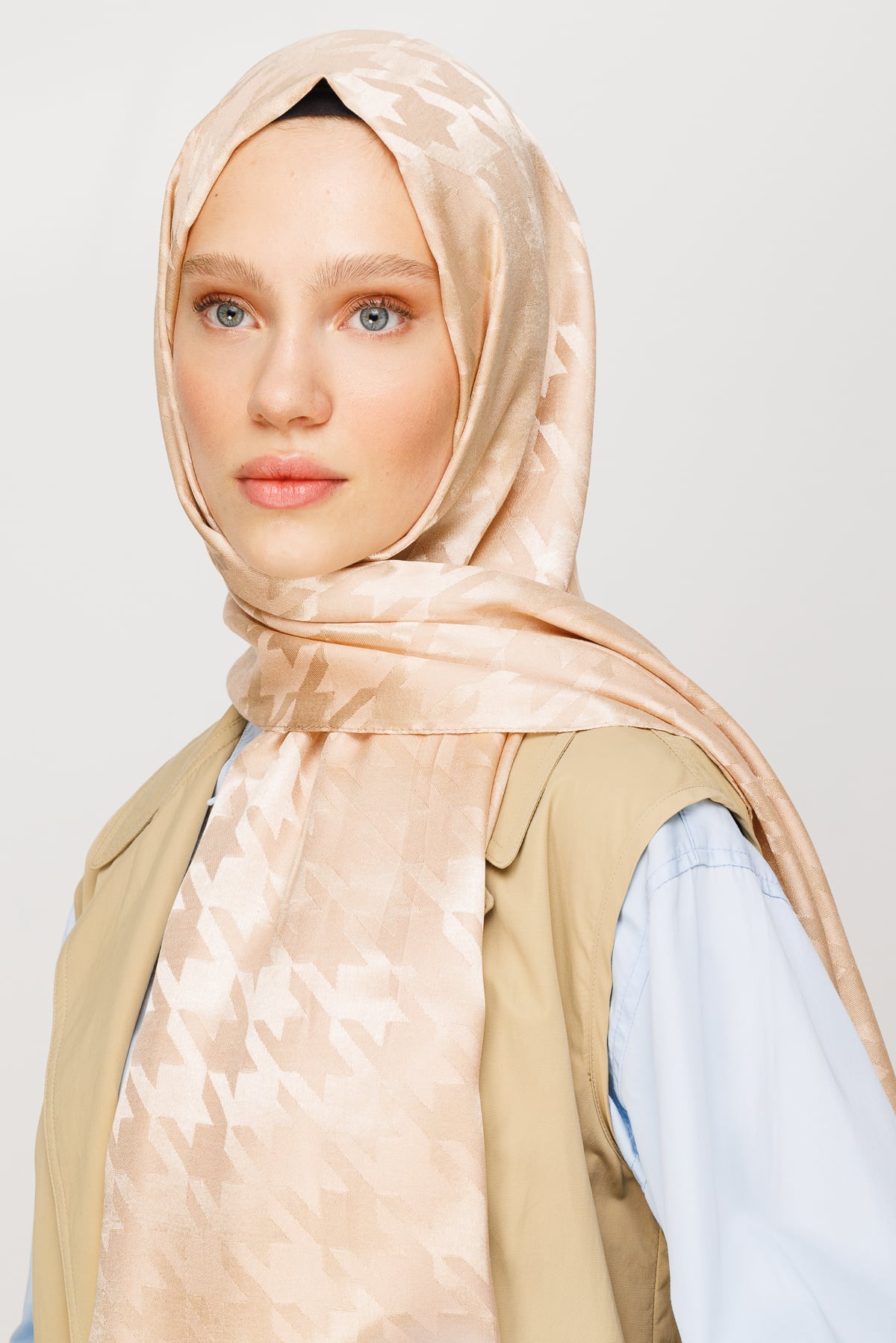 Toptan Kazayağı Desen Parlak Jakar Şal - Kum Beji