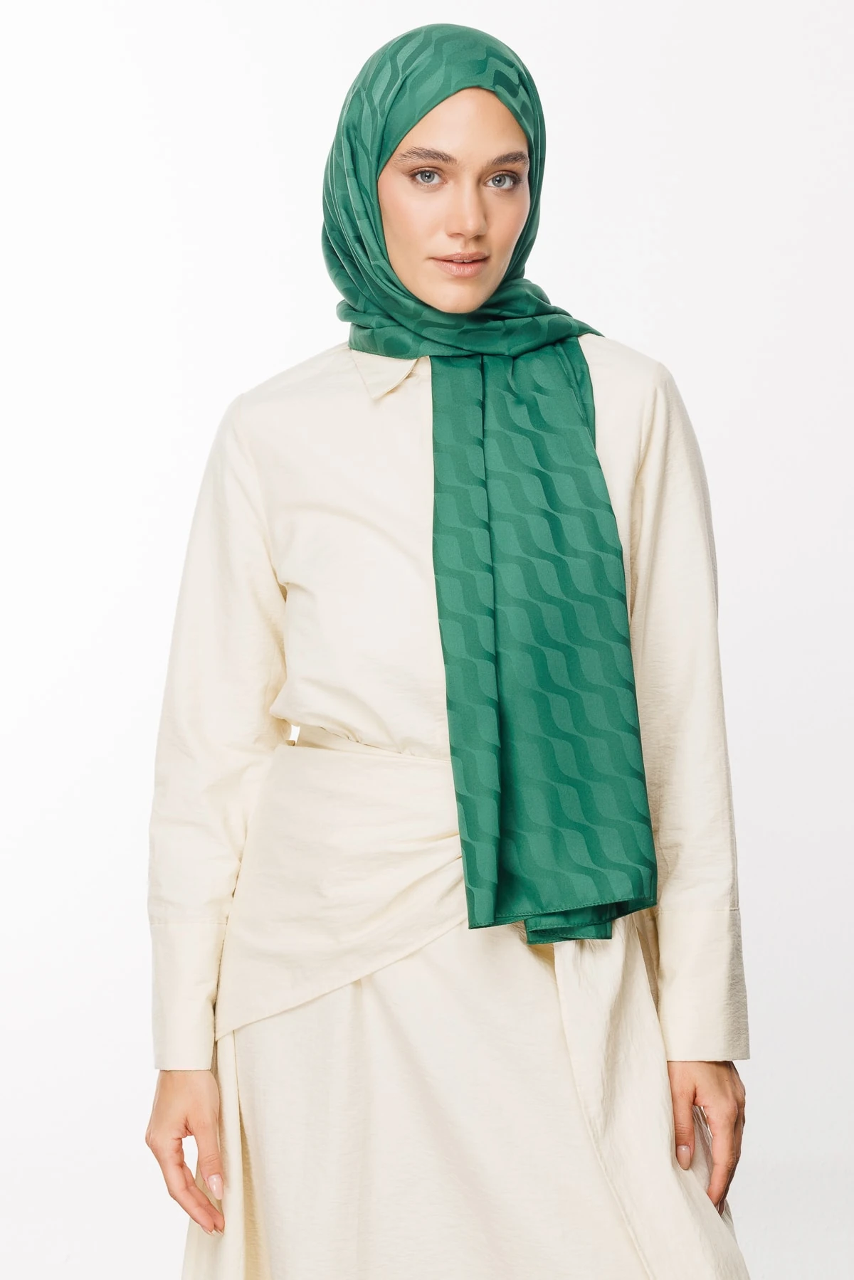 Wave-Pattern Silky Jacquard Shawl - Yesim