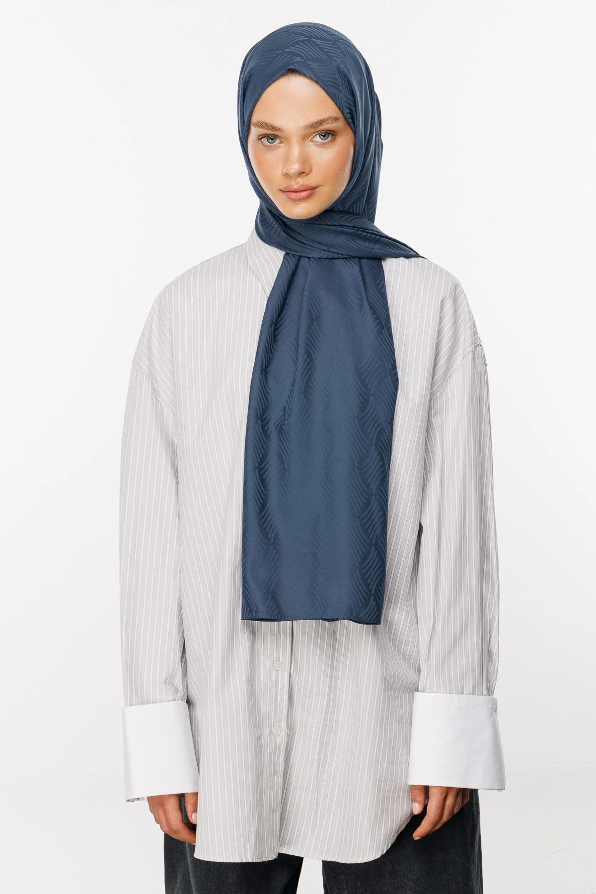 Aura Pattern Silk Jacquard Shawl - Anthracite