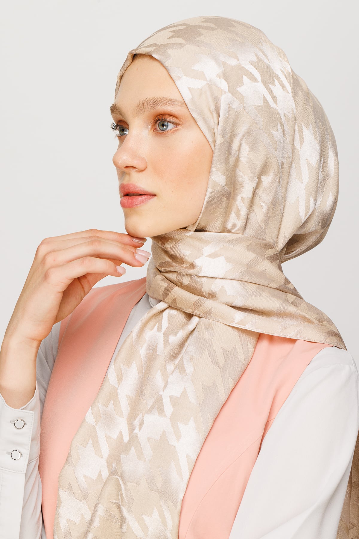 Wholesale Houndstooth Pattern Shiny Jacquard Shawl - Beige