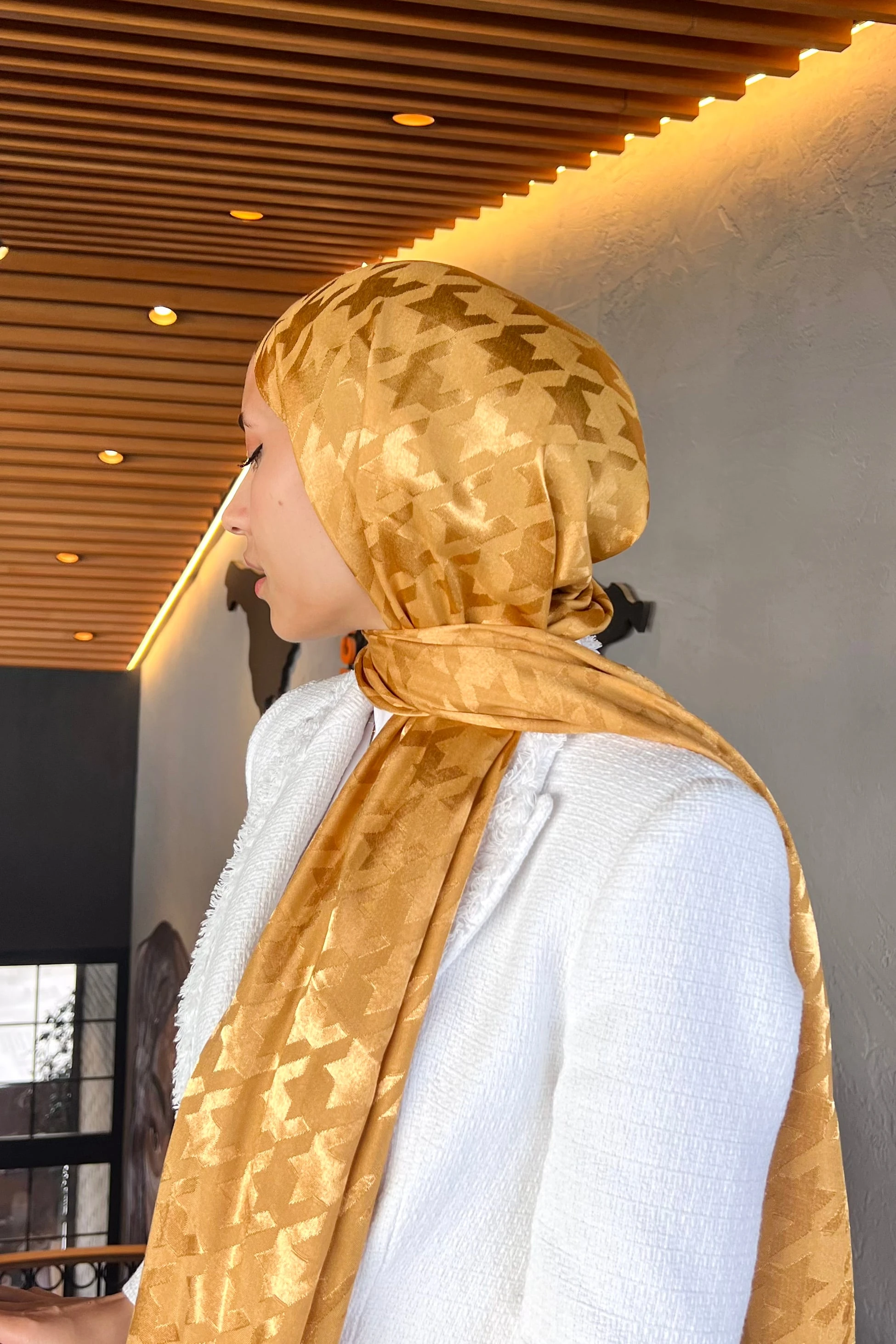 Toptan Kazayağı Desen Parlak Jakar Şal - Safran