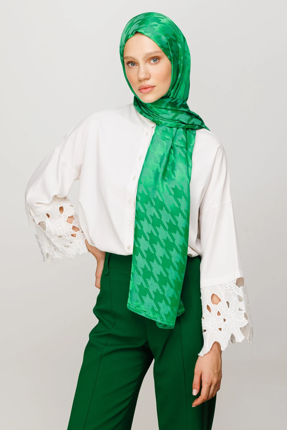 Toptan Kazayağı Desen Parlak Jakar Şal - Benetton Yeşili