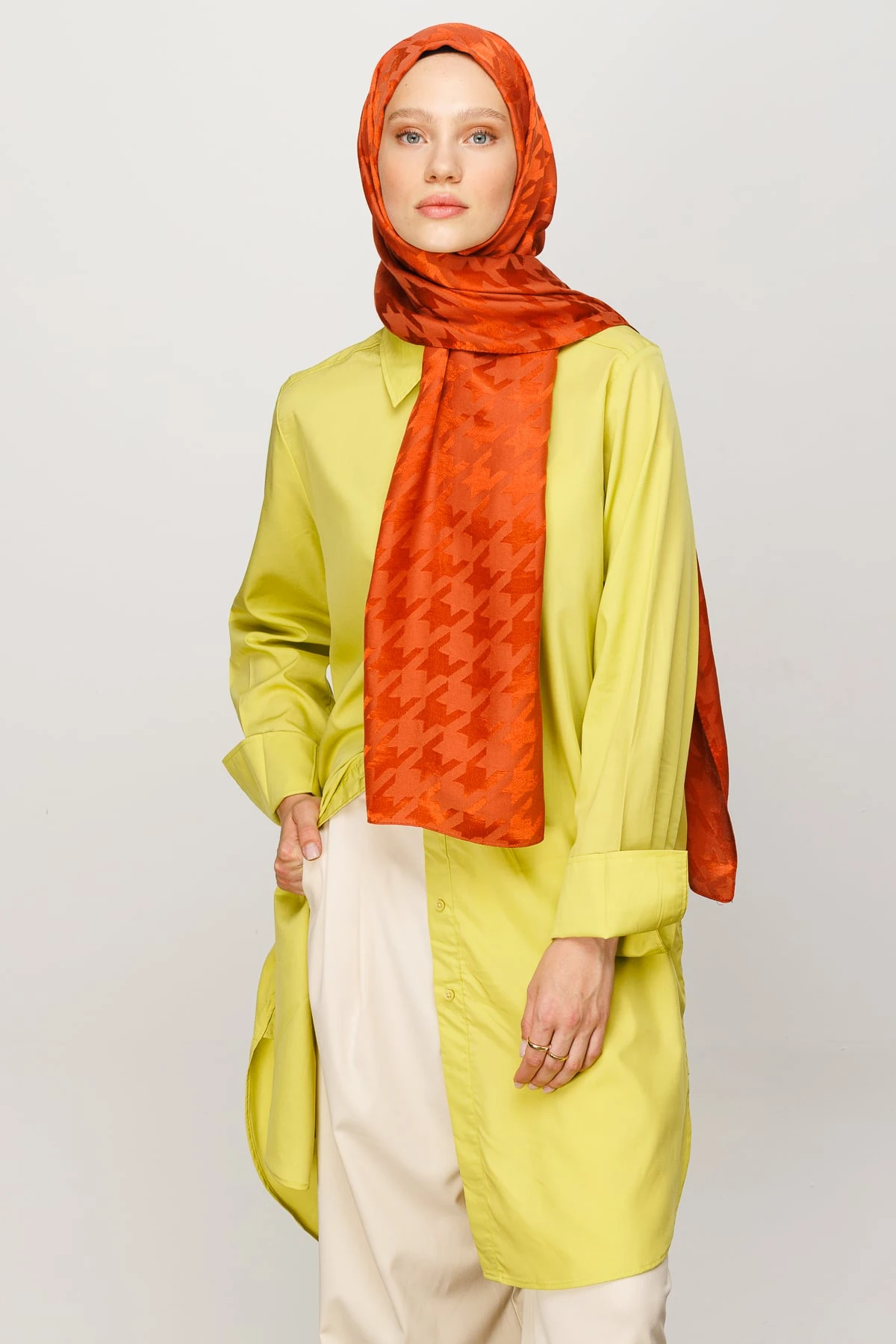 Wholesale Houndstooth Pattern Shiny Jacquard Shawl - Tile