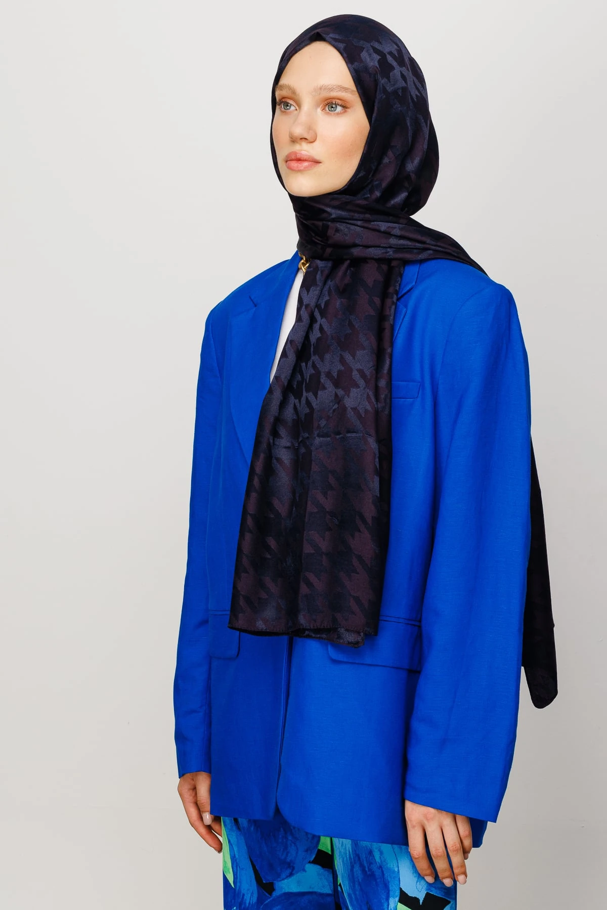 Wholesale Houndstooth Pattern Shiny Jacquard Shawl - Navy Blue