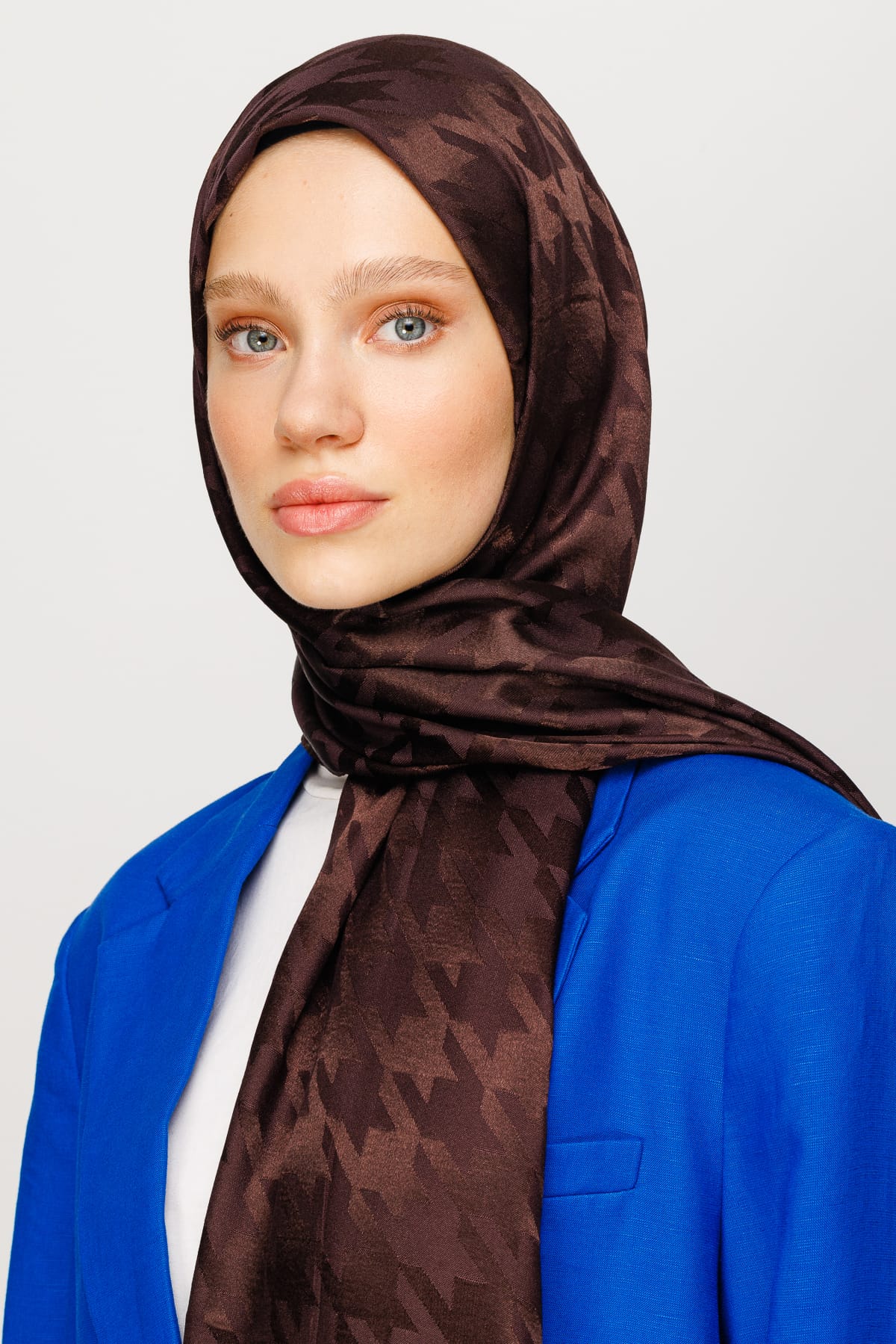 Wholesale Houndstooth Pattern Shiny Jacquard Shawl - Bitter Coffee