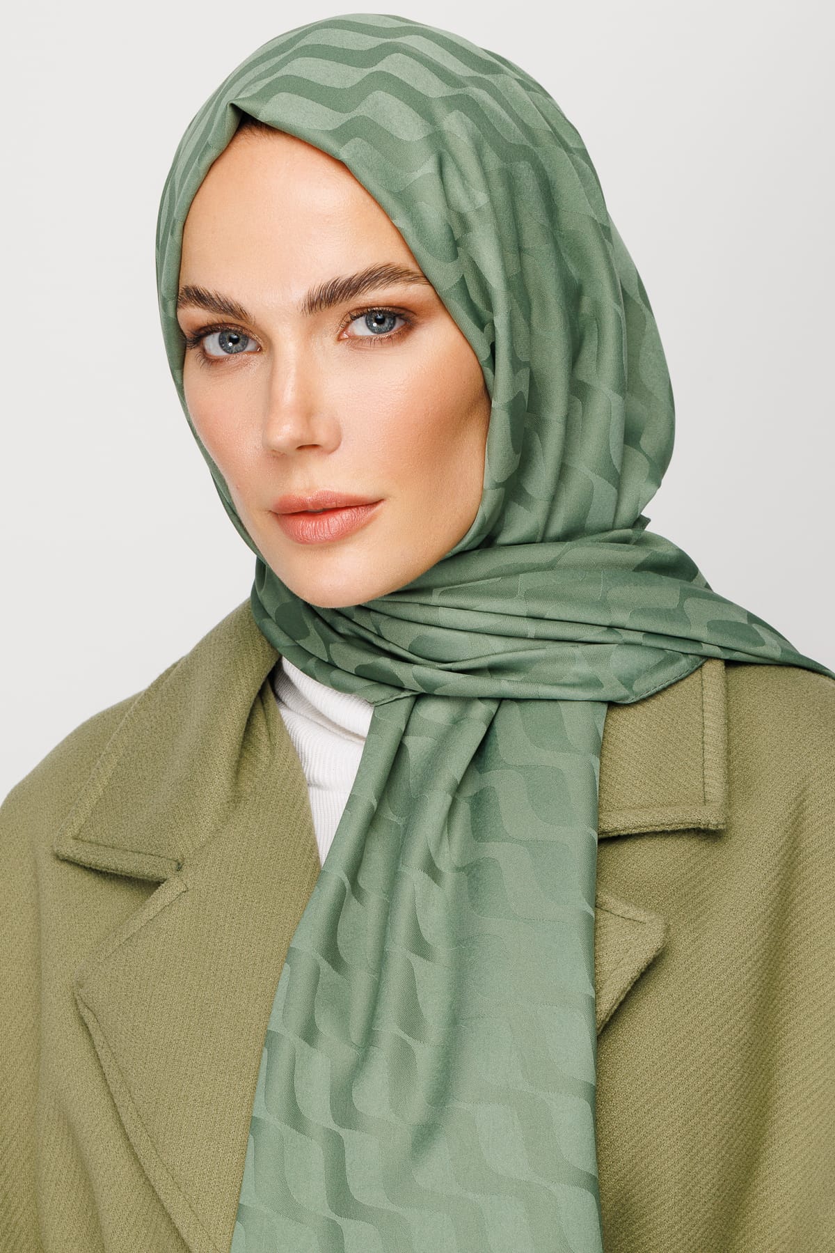 Wave-Pattern Silky Jacquard Shawl - Mold Green