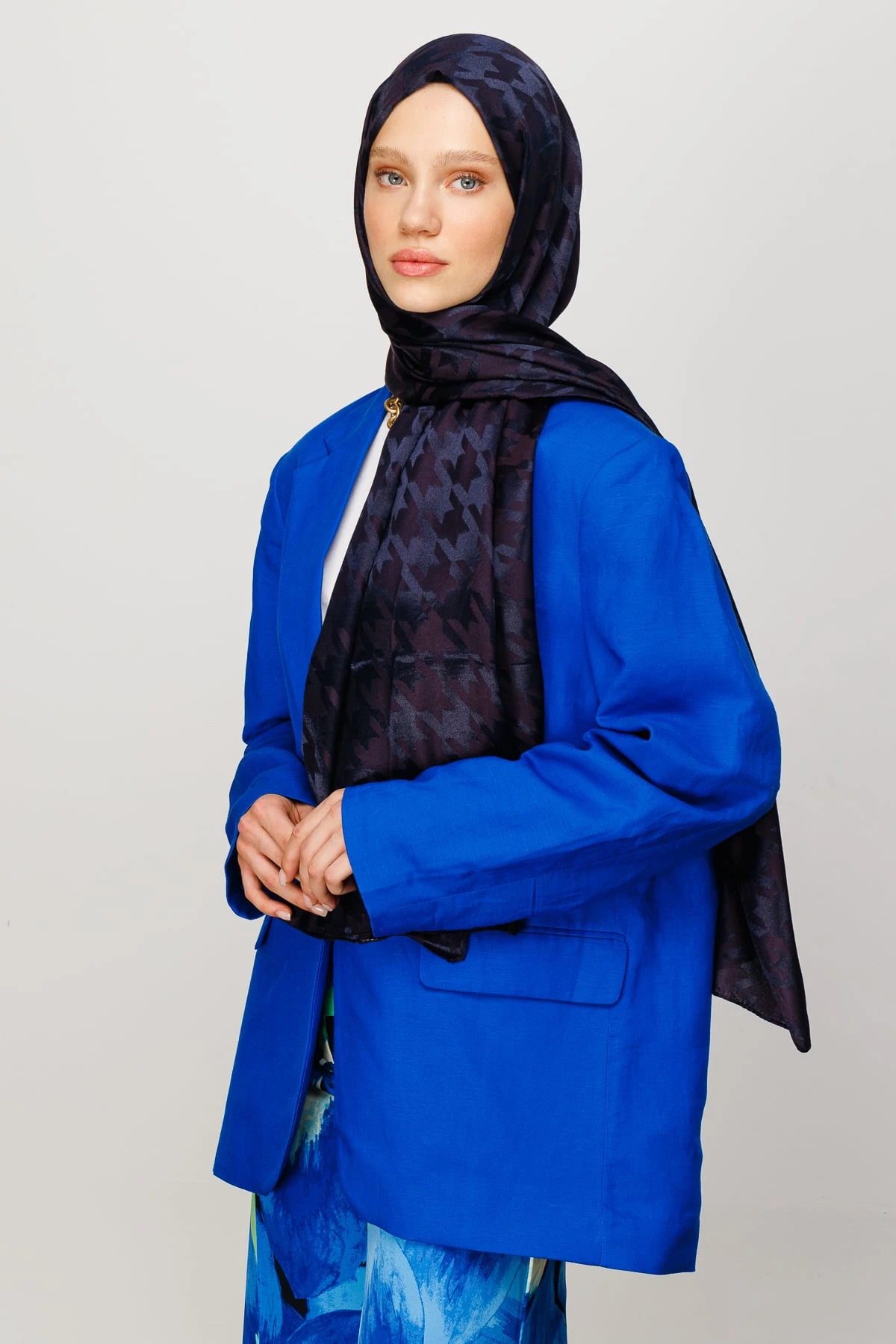 Wholesale Houndstooth Pattern Shiny Jacquard Shawl - Navy Blue