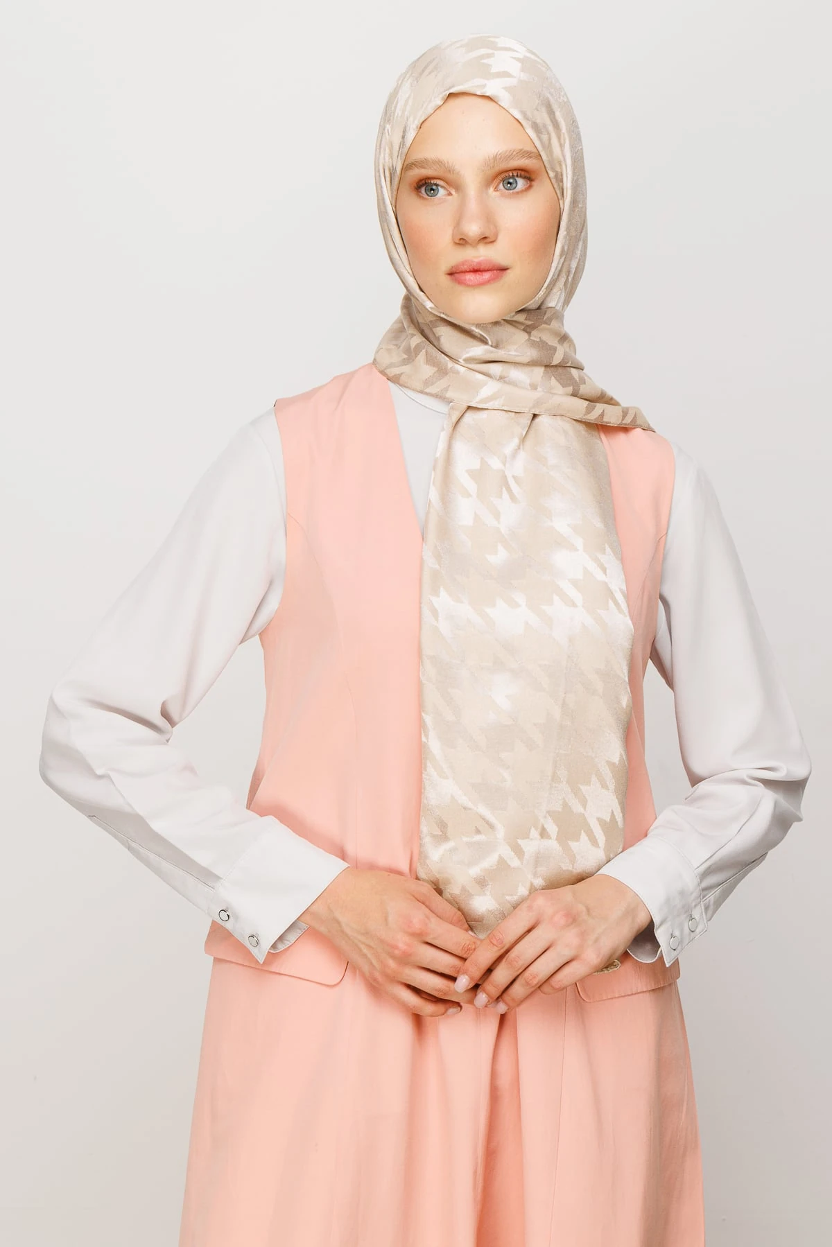 Wholesale Houndstooth Pattern Shiny Jacquard Shawl - Beige