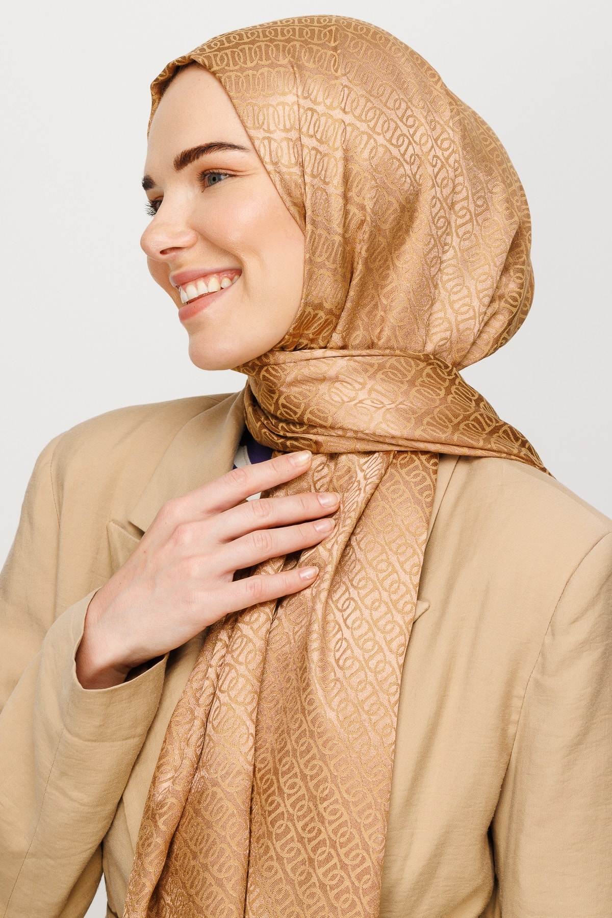 Toptan Forever Desen Parlak Jakar Şal - Bisküvi