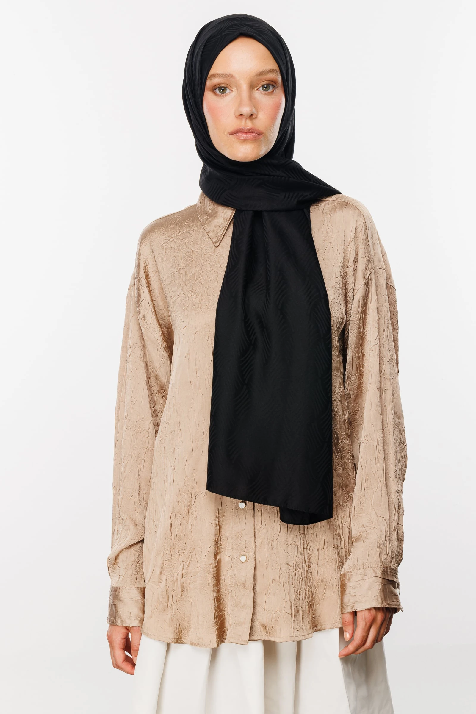 Aura Pattern Silk Jacquard Shawl - Black