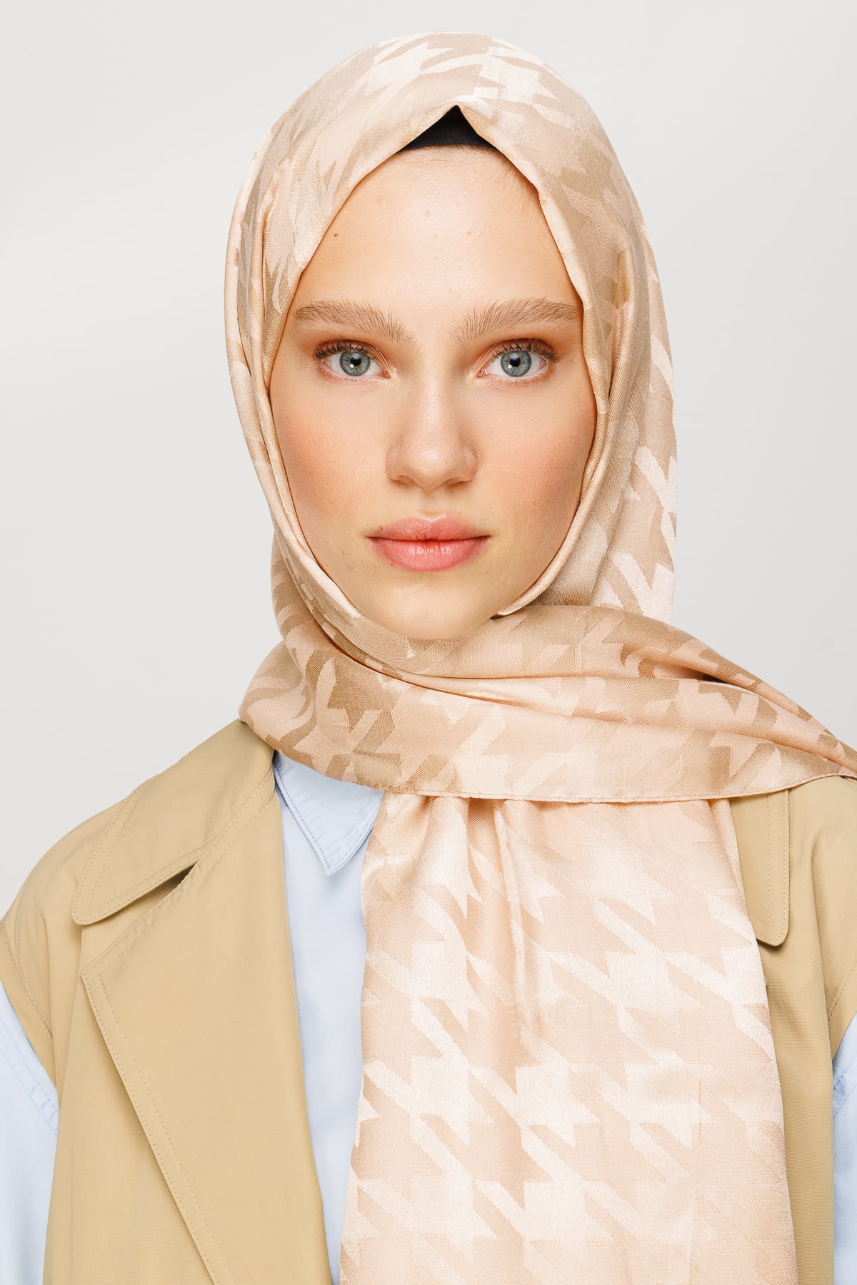 Toptan Kazayağı Desen Parlak Jakar Şal - Kum Beji