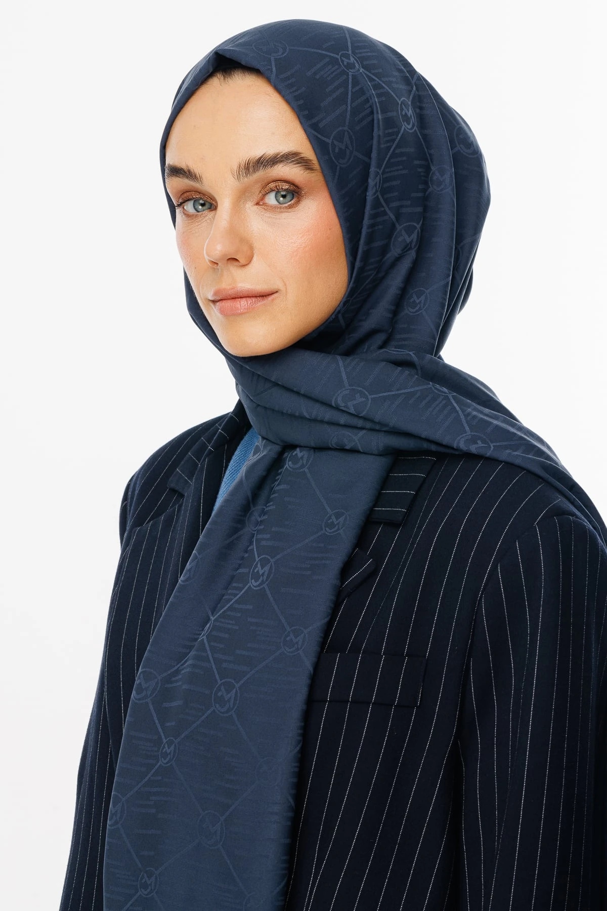 Moon Is Pattern Jacquard Shawl - Anthracite