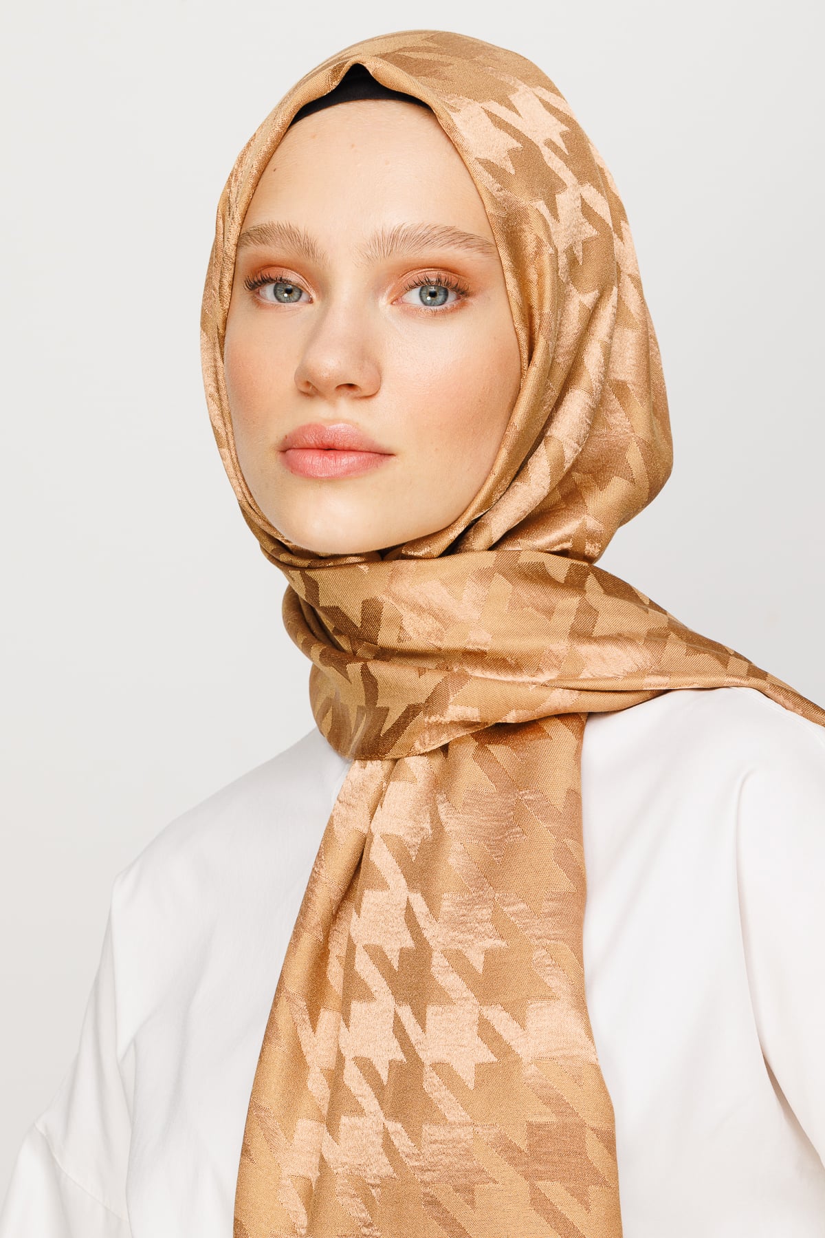 Wholesale Houndstooth Pattern Shiny Jacquard Shawl - Biscuit