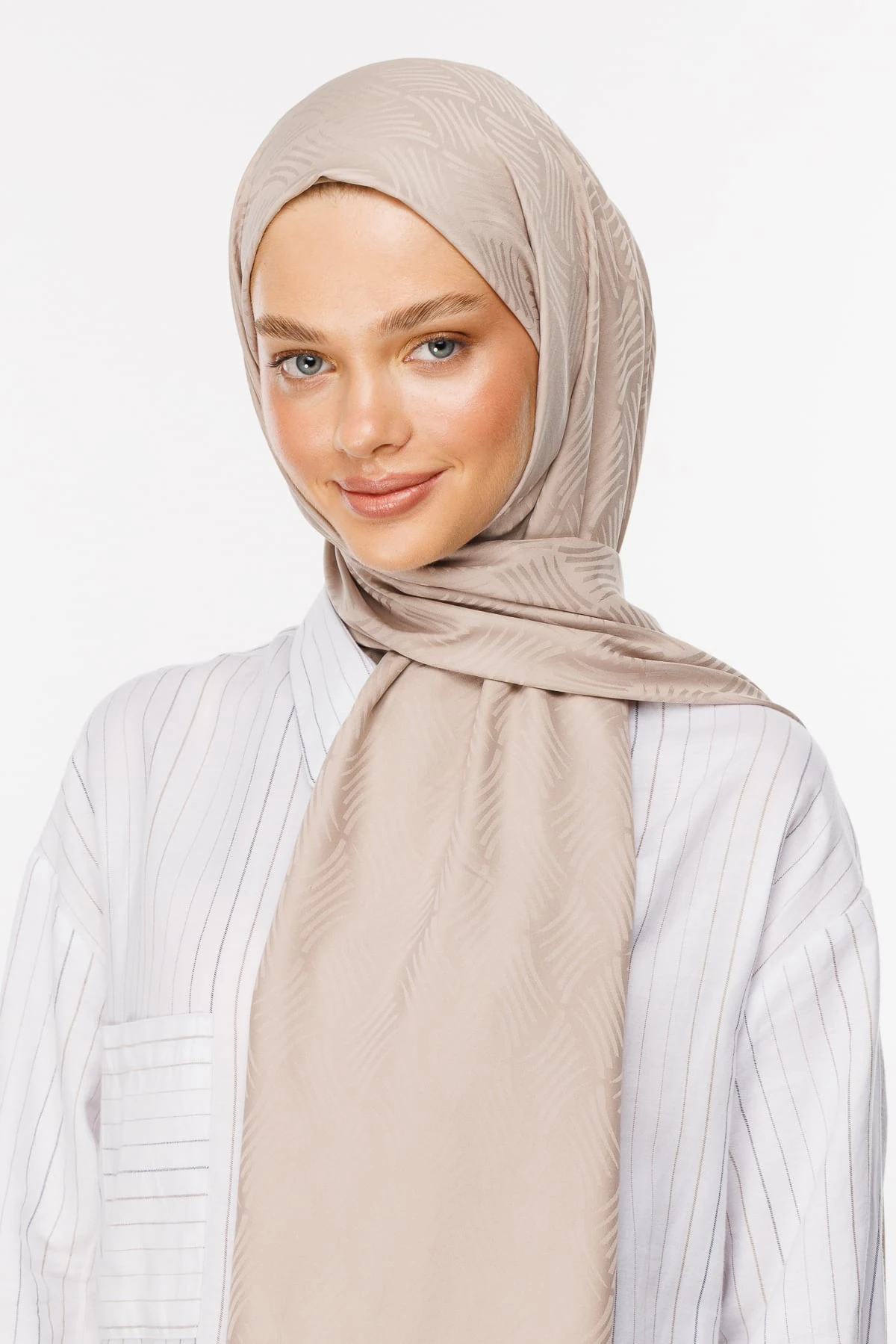 Aura Pattern Silk Jacquard Shawl - Beige