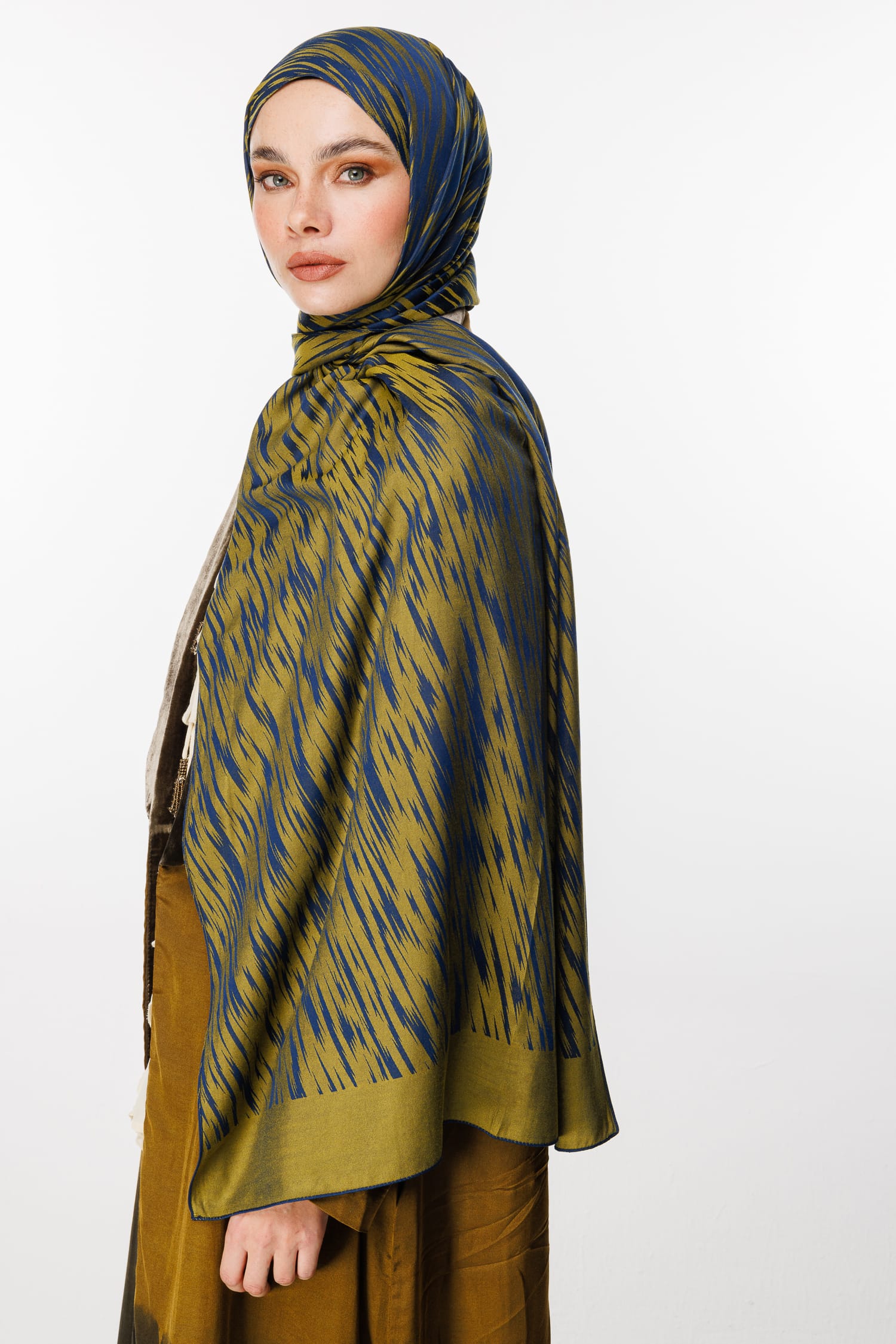 Selis-Pattern Reversible Shawl - Navy Blue-Oil Green