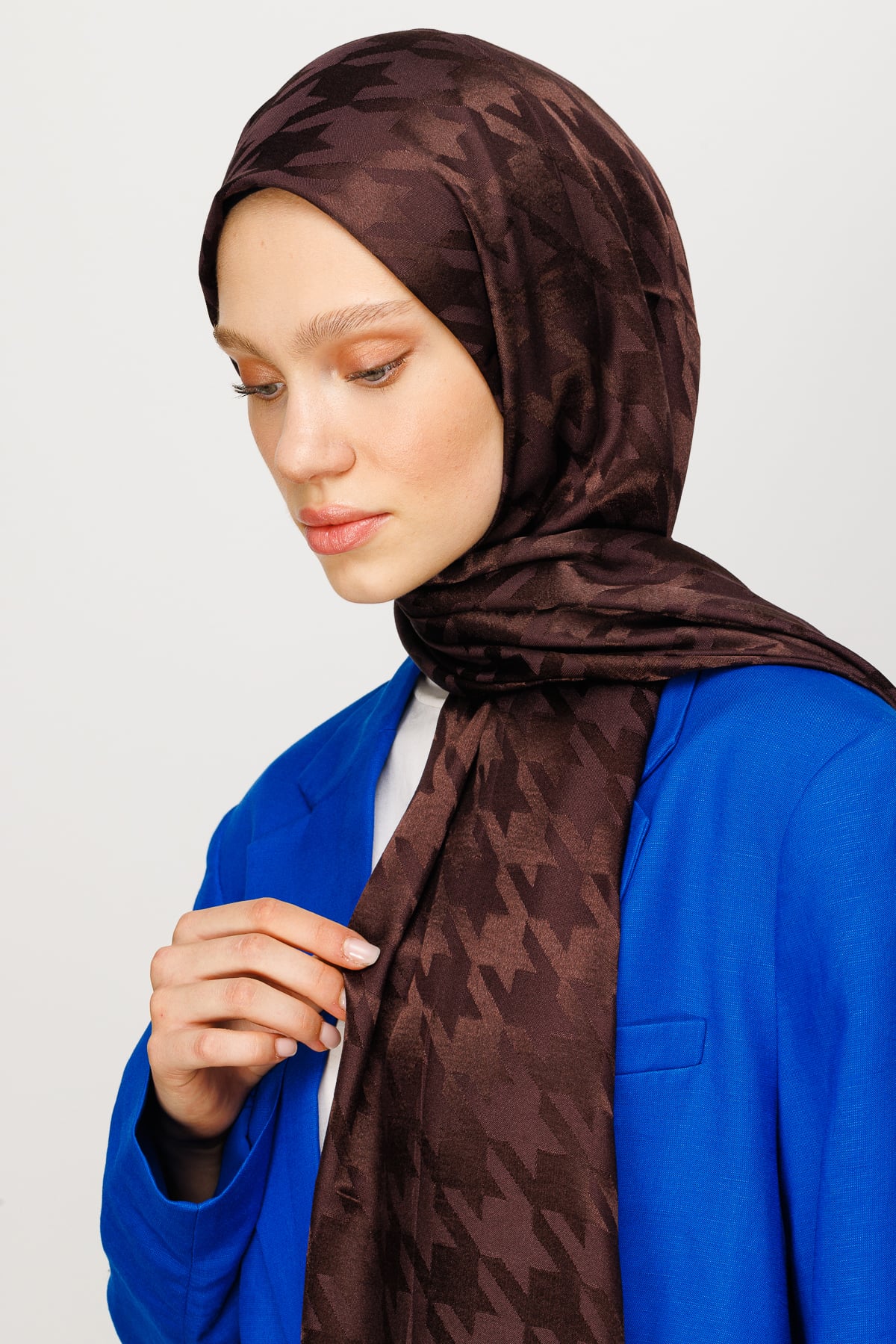 Wholesale Houndstooth Pattern Shiny Jacquard Shawl - Bitter Coffee